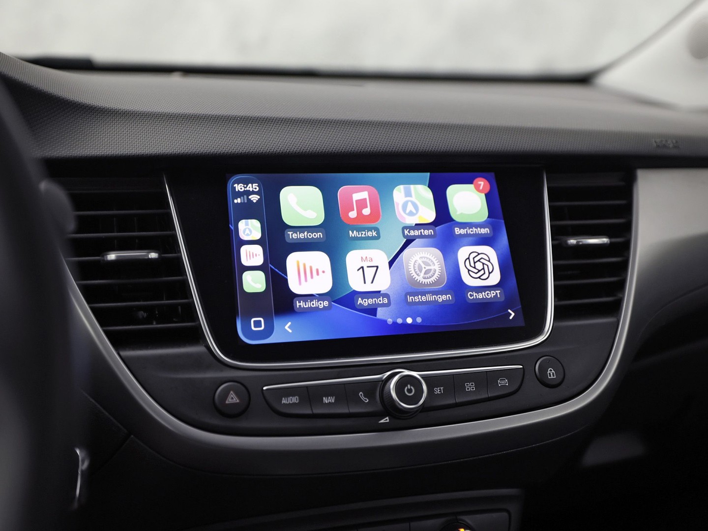Opel Crossland X 1.2 Sport (APPLE CARPLAY, GROOT NAVI, LM VELGEN, CRUISE, SPORTSTOELEN, PARKEERSENSOREN, NIEUWE APK, NIEUWSTAAT)