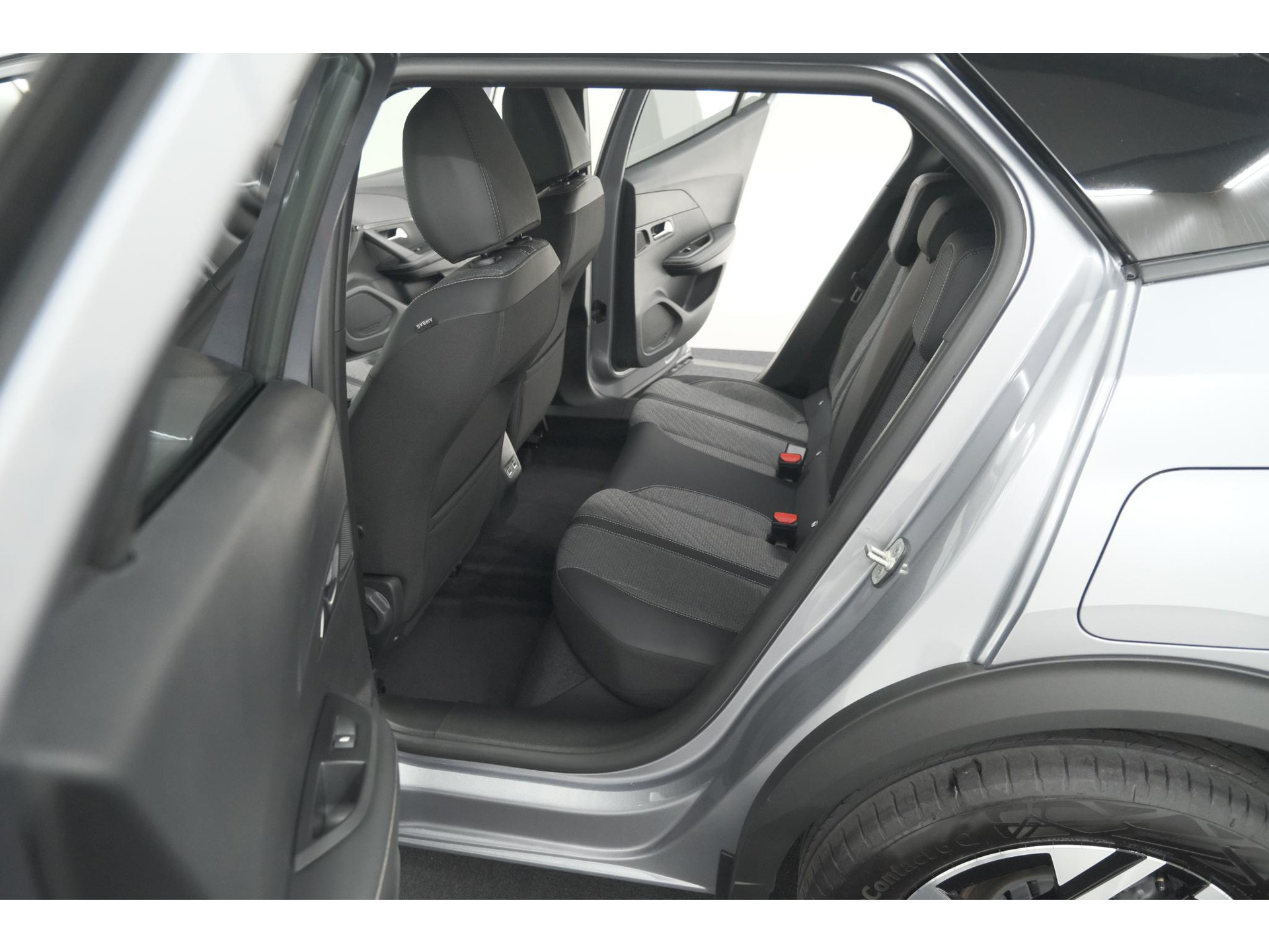 Peugeot 2008 1.2 Hybrid 145 Allure | 360 Camera | Adaptieve Cruise Control | Dodehoekdetectie | Apple Carplay