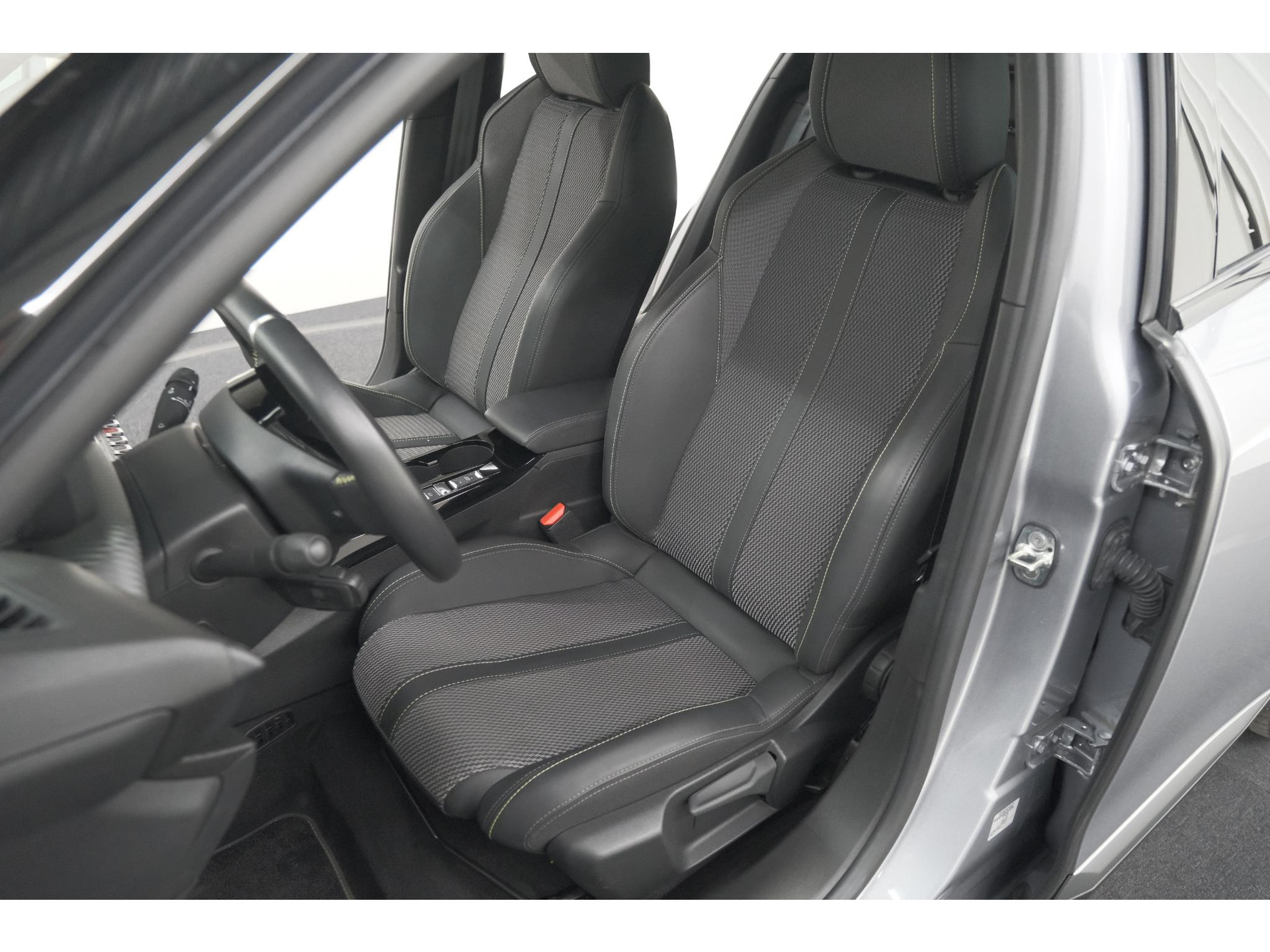 Peugeot e-2008 EV GT 50 kWh | 3 Fase | 360 Camera | Adaptieve Cruise Control | Dodehoekdetectie