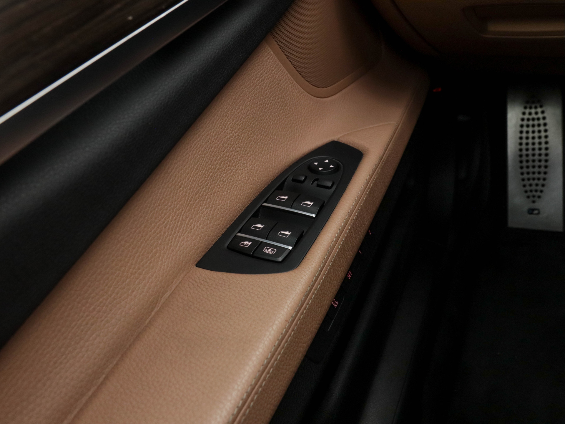 BMW 7-serie 740d xDrive M-Sport Aut. *PANO | LEATHER | FULL-LED | SURROUND-VIEW | NAVI-FULLMAP | SOFT-CLOSE | HEAD-UP | HARMAN/KARDON-AUDIO | KEYLESS | CRUISE | HEATED-SPORTSEATS | LANE-ASSIST | MEMORY-PACK | TOWBAR