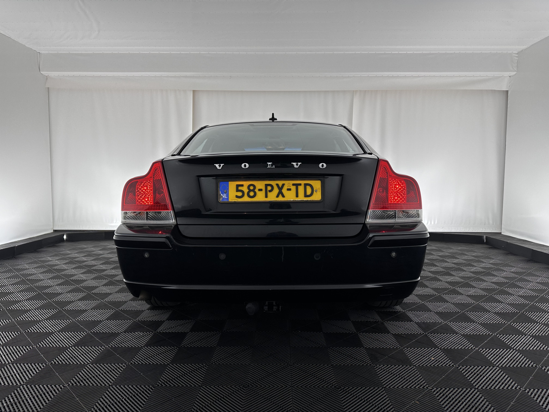 Volvo S60 2.4 D5 Momentum Aut.*NAVI-FULLMAP | LEATHER-FABRIC | ECC | CRUISE | PDC | TOWBAR | HEATED-COMFORTSEATS | 17"ALU*