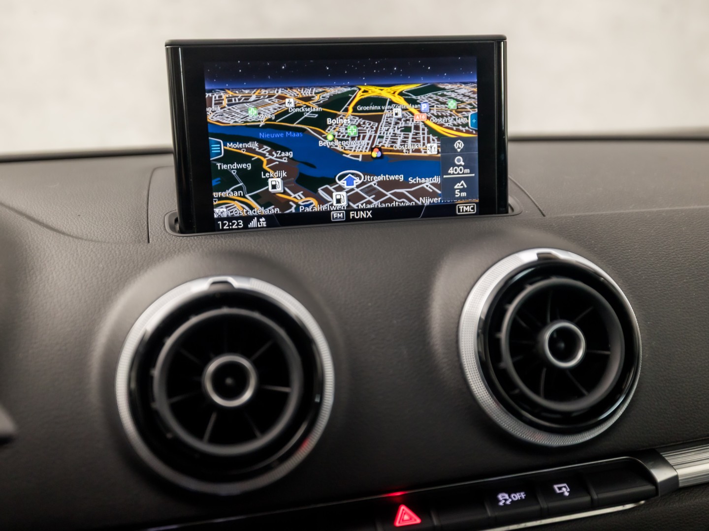 Audi A3 Sportback 1.0 TFSI Sport (APPLE CARPLAY, GROOT NAVI, CLIMATE, DYNAMISCHE KNIPPERLICHTEN, SPORTSTOELEN, CRUISE, PARKEERSENSOREN, NIEUWE APK, NIEUWSTAAT)