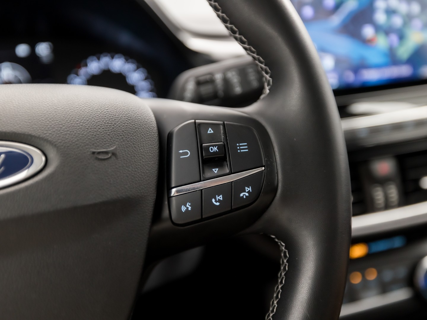 Ford Fiesta 1.0 EcoBoost Hybrid Titanium Sport (APPLE CARPLAY, GROOT NAVI, CLIMATE, GETINT GLAS, PARKEERSENSOREN, SPORTSTOELEN, LM VELGEN, CRUISE, NIEUWSTAAT)