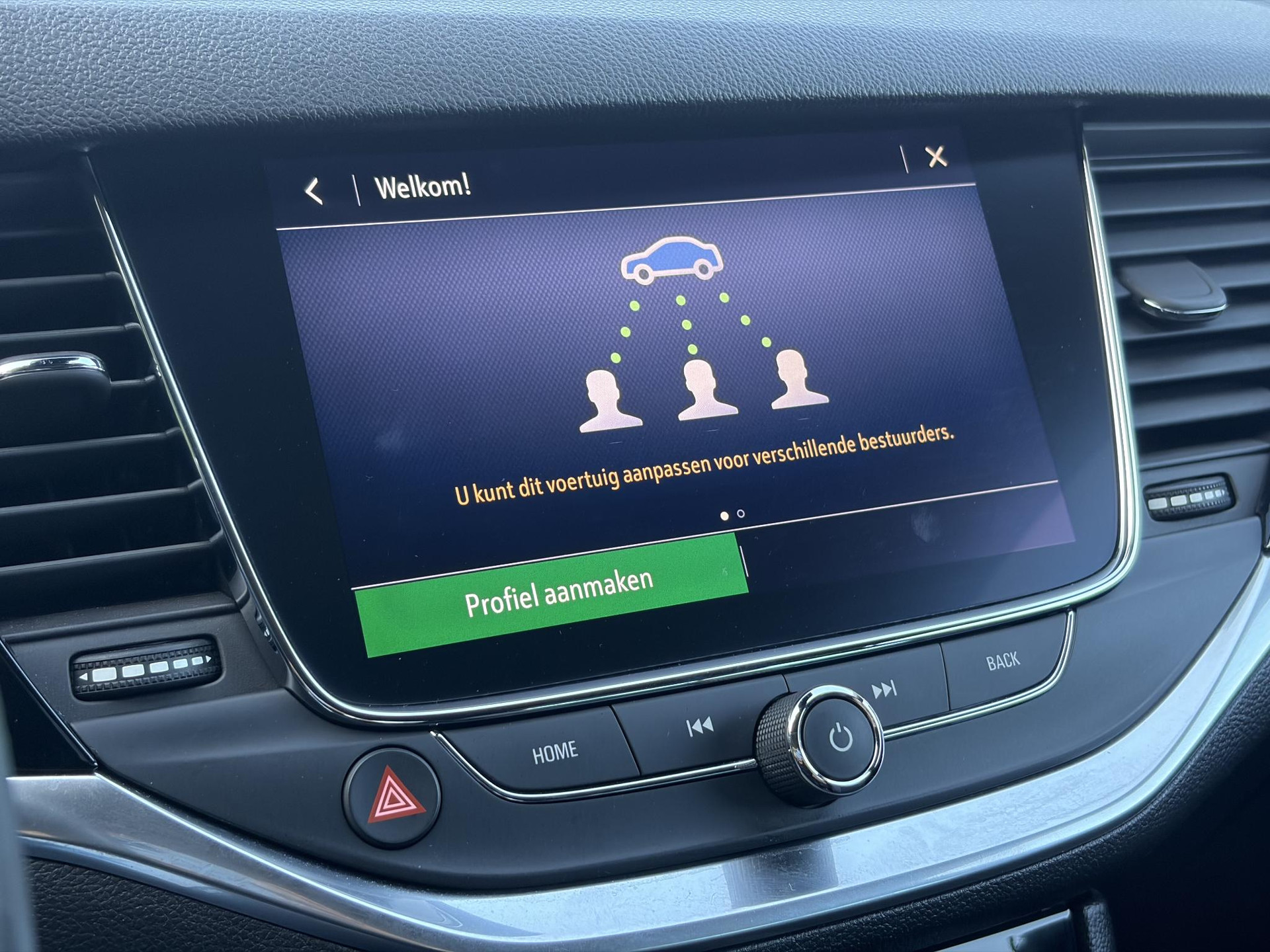 Opel Astra 1.2 Launch Elegance 2e Eigenaar,Camera,Stoelverw-Stuurverw,110pk,Navi,Carplay,Halfleder,Elekt.Stoel,6 Bak,Clima,Cruise,Lm velgen,Pdc V+A,N.A.P,Net beurt gehad,Apk tot 09-2028
