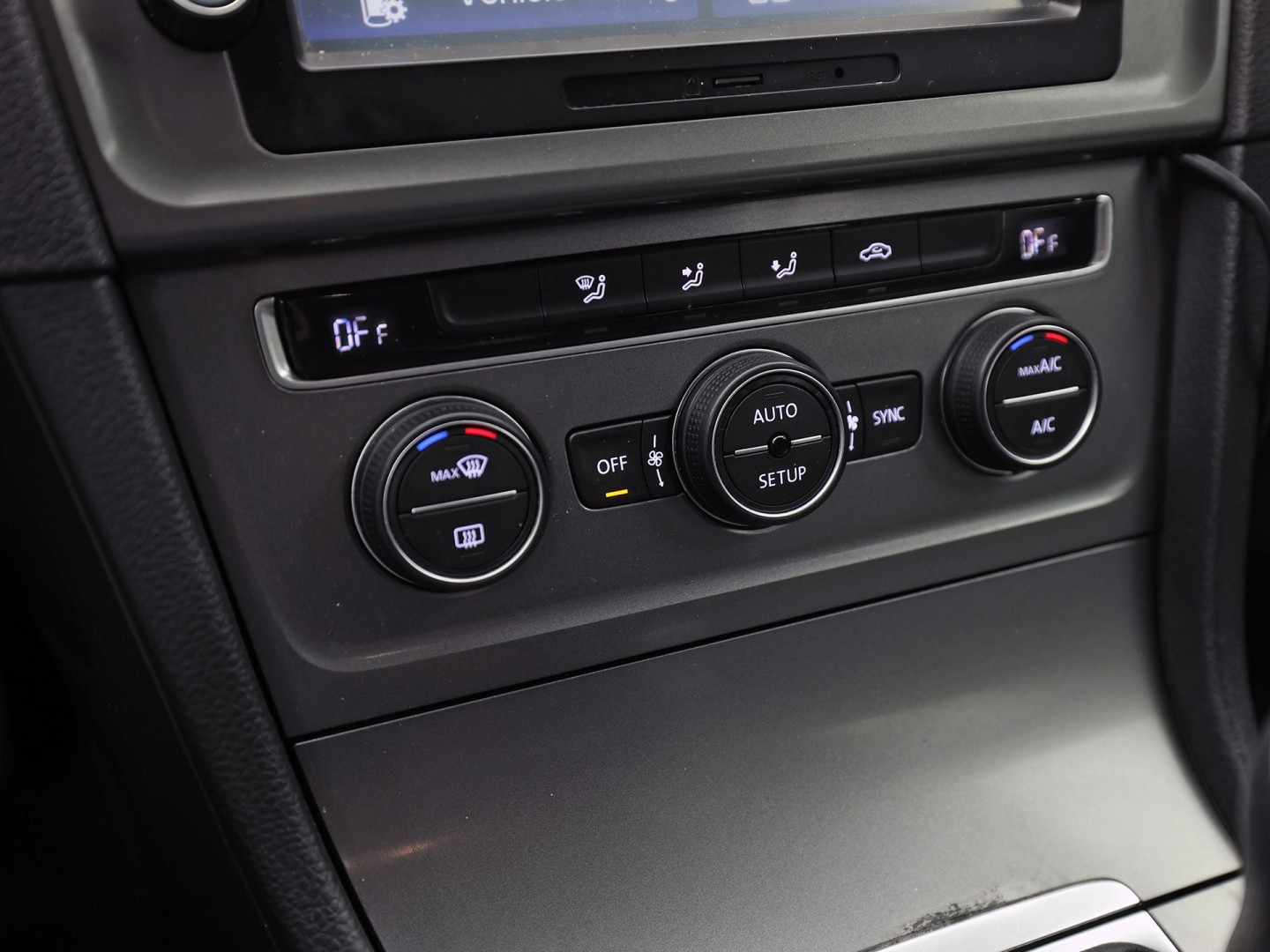 Volkswagen Golf Variant 1.2 TSI Sport (NAVIGATIE, BLUETOOTH, CLIMATE, NAP, TREKHAAK, SPORTSTOELEN, ARMSTEUN, LM VELGEN, ELEK PAKKET, NIEUWSTAAT)