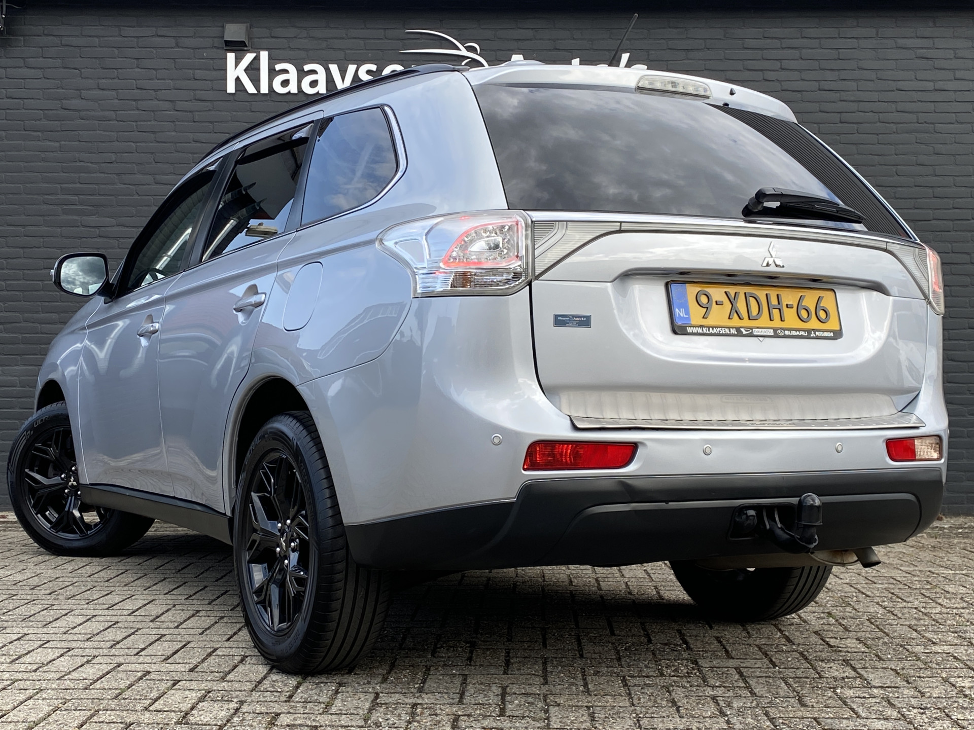Mitsubishi Outlander 2.0 Intense 150 pk AUT. | dealer onderh. | lichtmetaal 18 inch | trekhaak | cruise control | apple carplay - android
