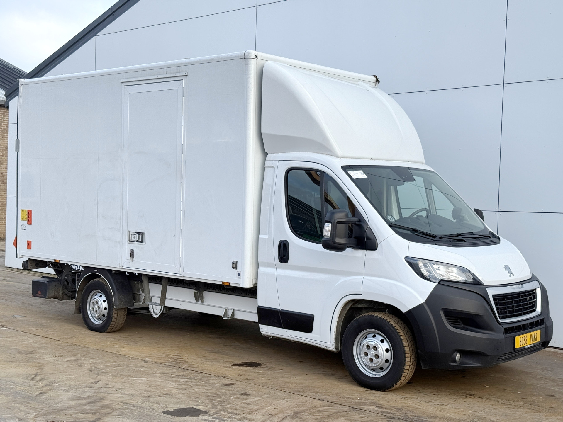 Peugeot Boxer 2.2 HDI 165PK Laadklep Bakwagen Cruise Control Climate Control Camera Carplay Standkachel LED Koffer Meubelbak