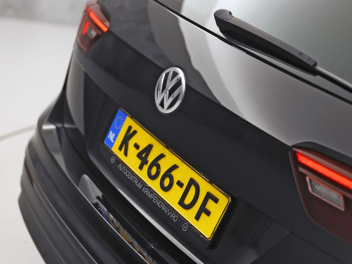 Volkswagen Tiguan 1.5 TSI ACT Highline 150Pk Automaat (VIRTUAL COCKPIT, APPLE CARPLAY, GROOT NAVI, CAMERA, STOELVERWARMING, SPORTSTOELEN, GETINT GLAS, ADAPTIVE CRUISE, NIEUWSTAAT)