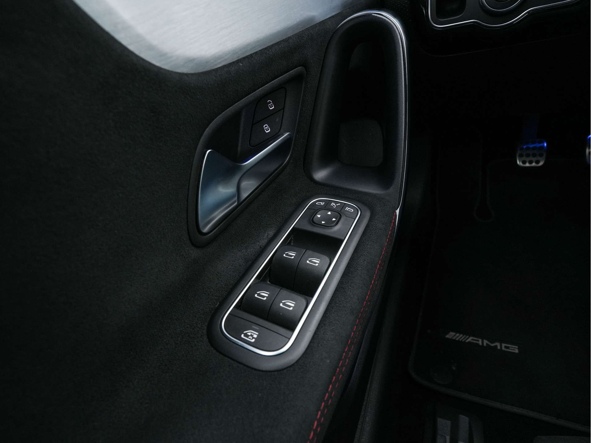 Mercedes-Benz A-klasse 160 AMG-Sportpack Business-Solution (INCL-BTW) *WIDESCREEN-DIGI-COCKPIT | FULL-LED | LEATHER-MICROFIBRE | CAMERA | DYNAMIC-SELECT | CRUISE | HEATED-SPORTSEATS | PRIVACY-GLASS | DAB | AMBIENT-LIGHT | 18"ALU*