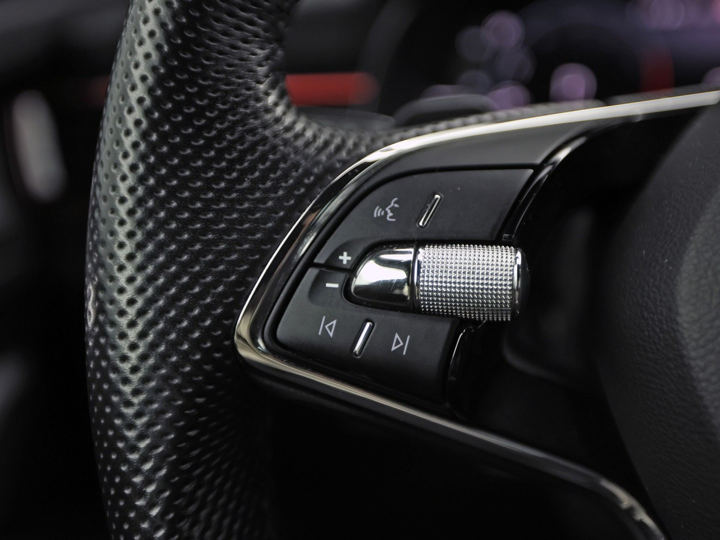 Škoda Kamiq 1.0 TSI Sport Automaat (KUIPSTOELEN, VIRTUAL COCKPIT, APPLE CARPLAY, GROOT NAVI, STOELVERWARMING, ADAPTIVE CRUISE, GETINT GLAS, ZWART HEMEL, NIEUWSTAAT)