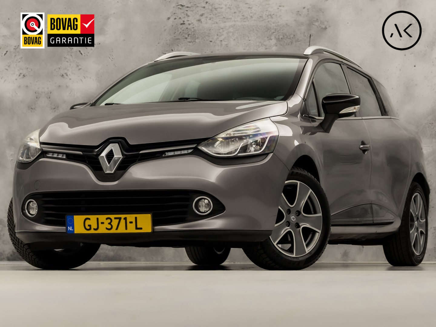 Renault Clio Estate 0.9 TCe Dynamic Sport (NAVIGATIE, LM VELGEN, GETINT GLAS, SPORTSTOELEN, CRUISE, PARKEERSENSOREN, NIEUWE APK, NIEUWSTAAT)