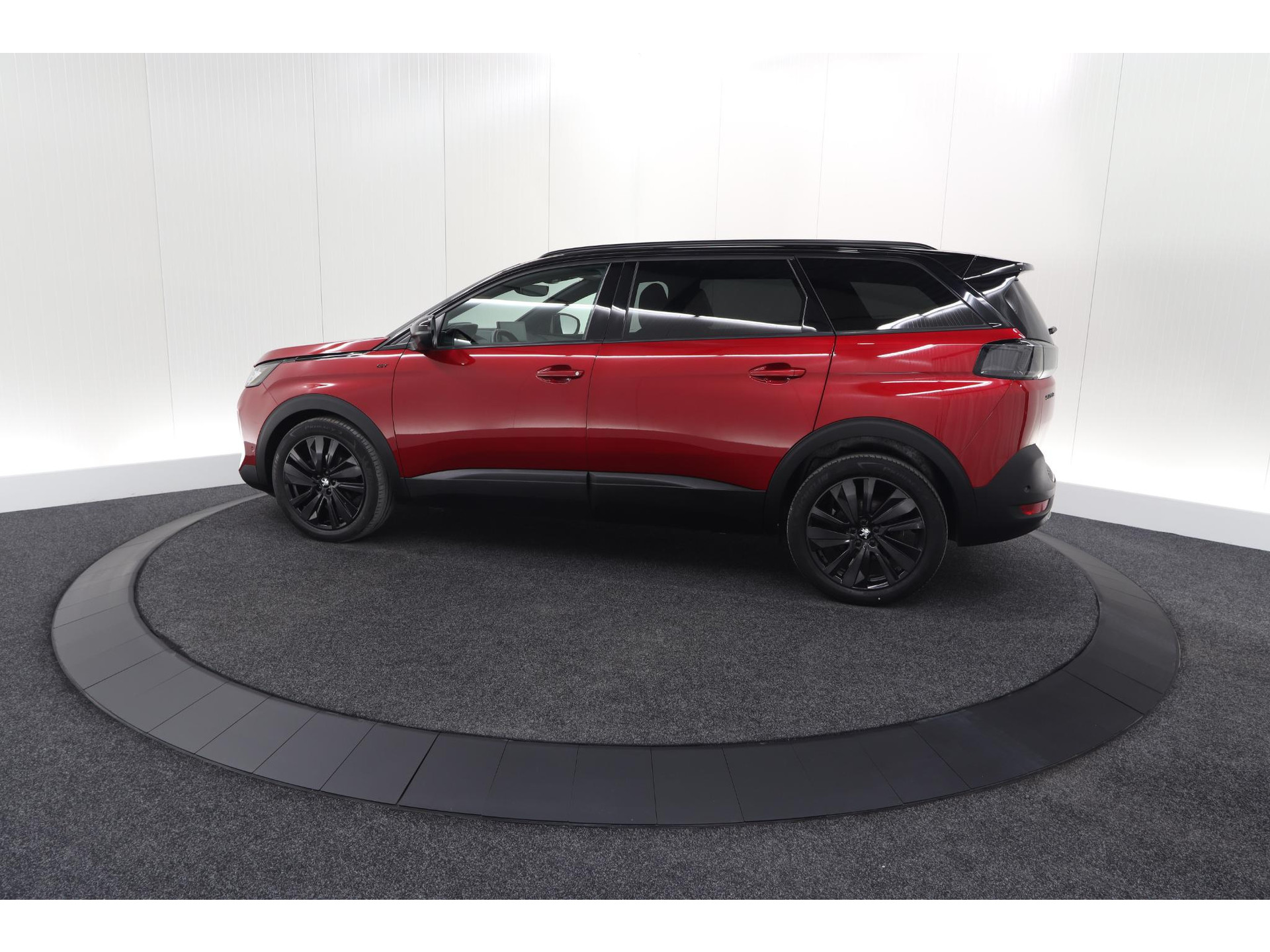 Peugeot 5008 PureTech 130 EAT8 GT Black Pack | Elektrische Kofferklep | Camera | Adaptieve Cruise Control | Dodehoekdetectie
