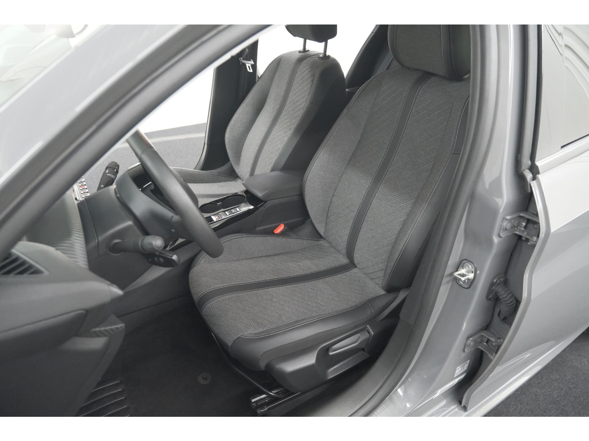 Peugeot 208 PureTech 100 Allure | Apple Carplay | Parkeersensoren | Climate Control