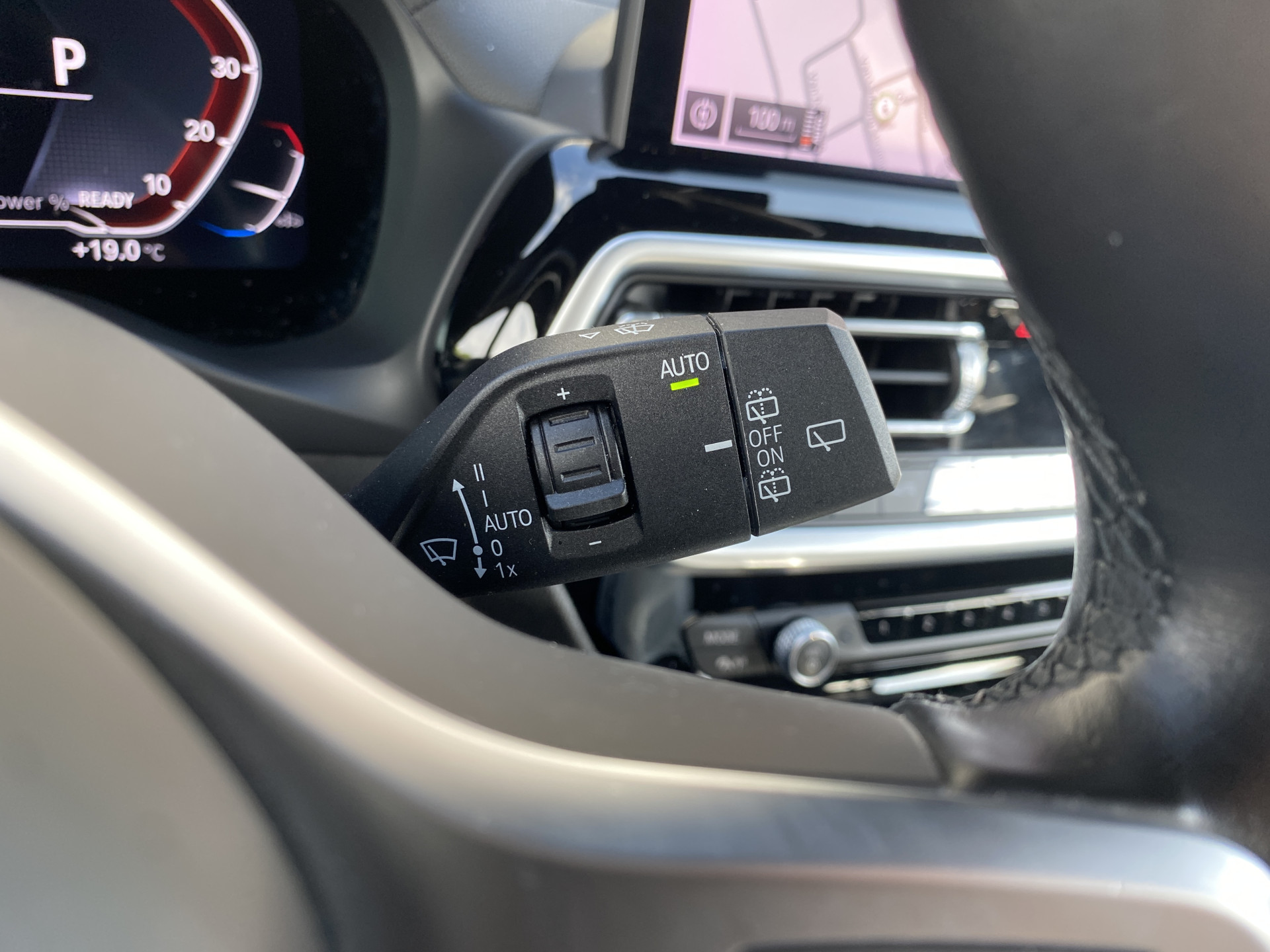BMW iX3 M Sport High Executive 80 kWh | 1e eigenaar | dealer onderhouden | panoramadak | leder interieur | SOH accu 99.5%