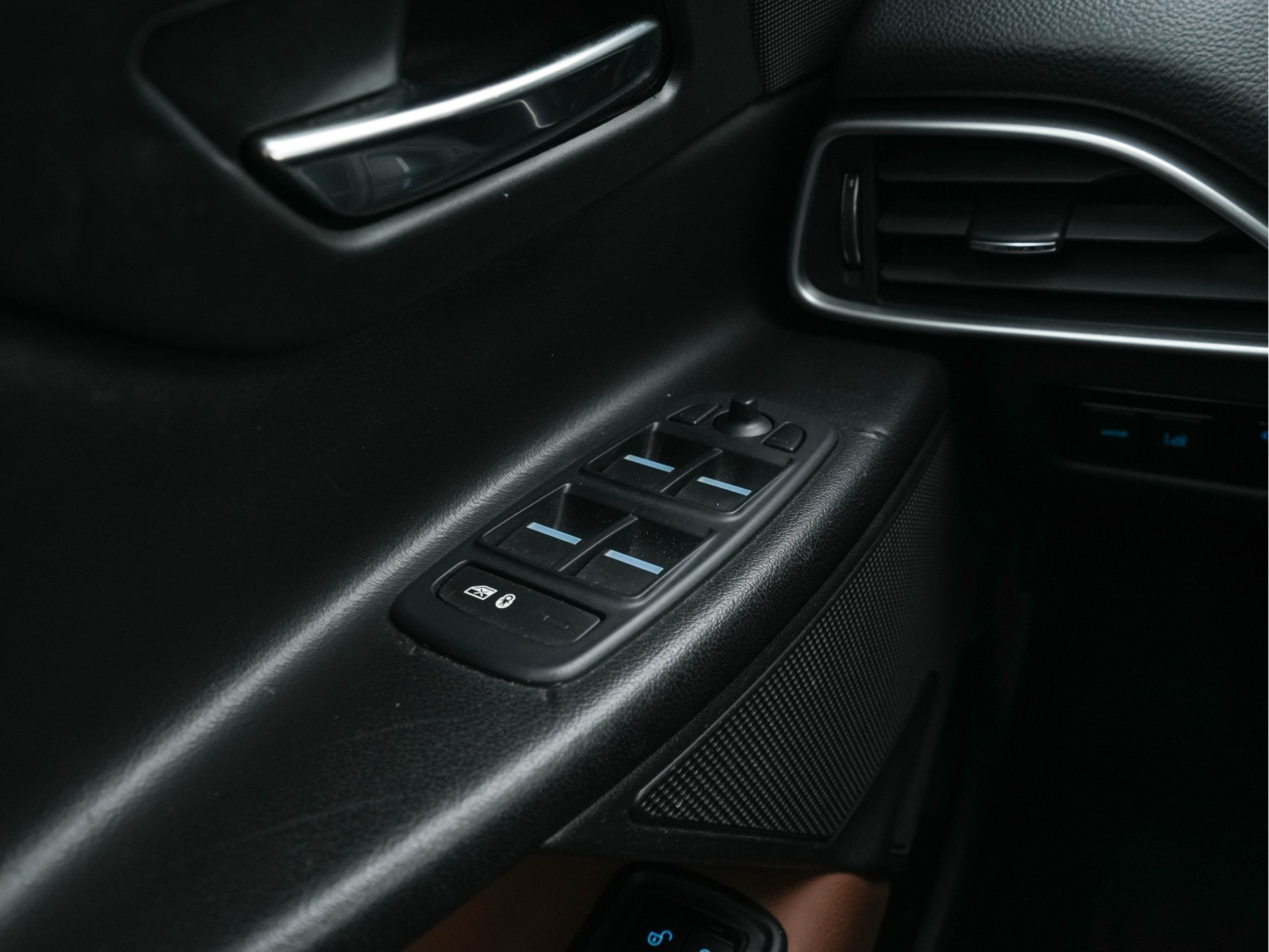 Jaguar XE 2.0 D Pure ( ⚠️ ) Aut. *LEATHER | NAVI-FULLMAP | HEATED-COMFORTSEATS | CAMERA | ECC | SHIFT-PADDLES | LANE-ASSIST | PDC | SHIFT-PADDLES | LANE-ASSIST | JAGUAR-AUDIO | CRUISE | 17''ALU*