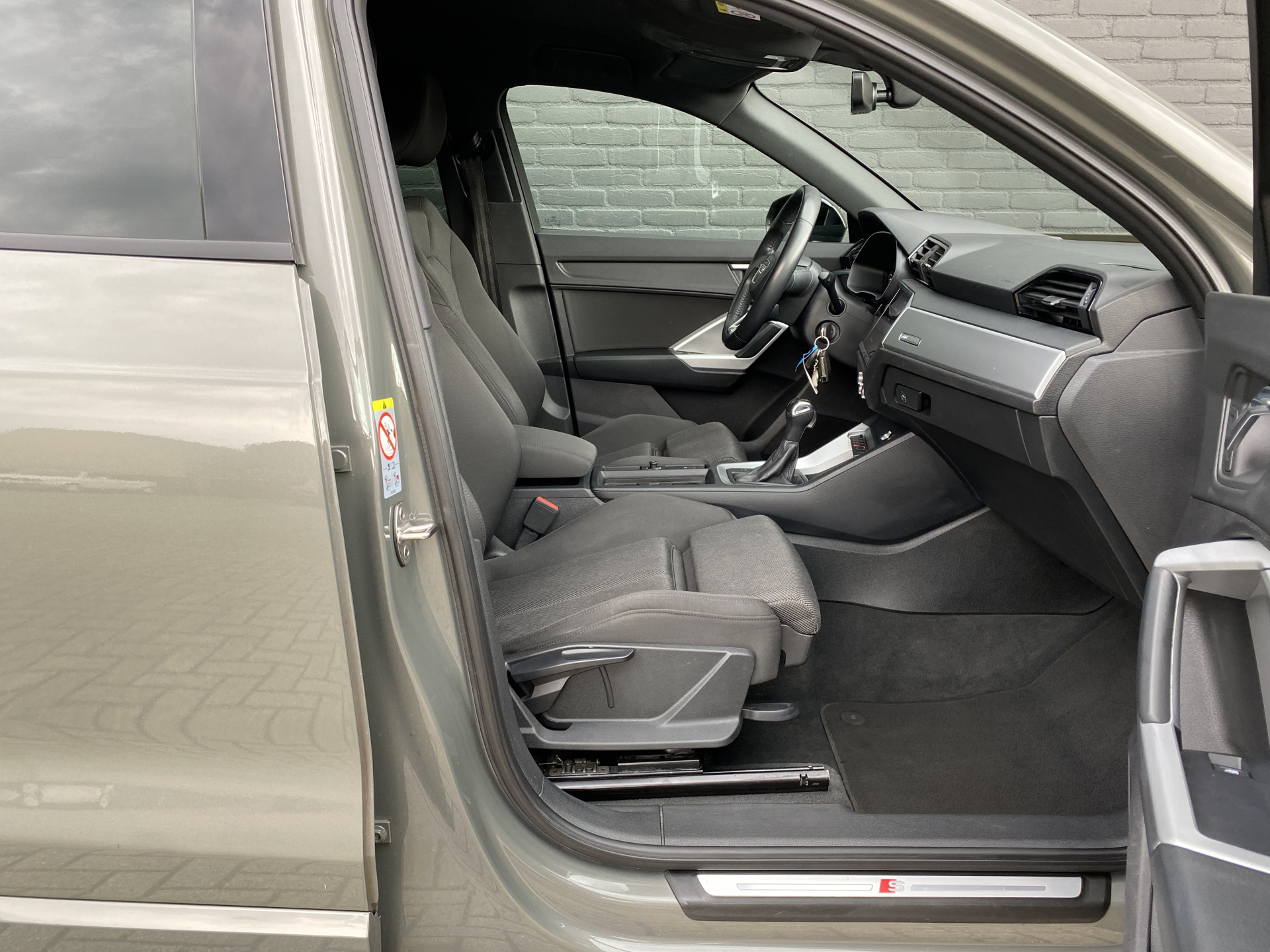 Audi Q3 35 TFSI 150 pk S Line AUT. | zwart optiek | 20'' lichtmetalen velgen | adaptieve cruise | sportstoelen | apple carplay | led kopl.