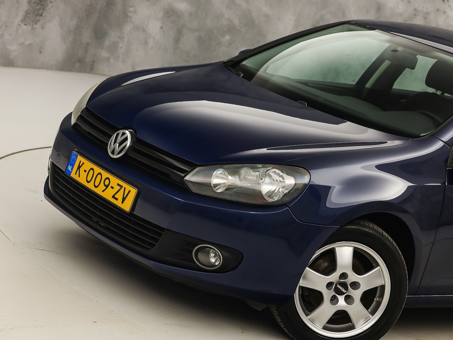 Volkswagen Golf 1.4 Sportline (CLIMATE, GETINT GLAS, LM VELGEN, SPORTSTOELEN, ARMSTEUN, NIEUWE APK, NIEUWSTAAT)