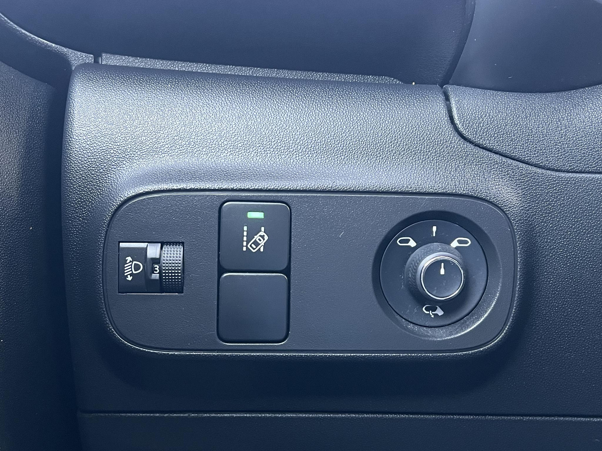 Citroen C3 1.2 PureTech S&S Shine 110pk,D-riem vv in 2023,2e Eigenaar,Camera,Navi,Clima,Cruise,Pdc V+A,APK tot 01-2027