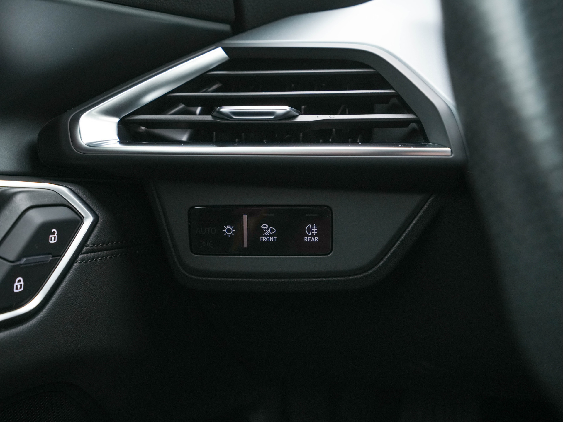 Audi e-tron GT 93 kWh Quattro [ 3-Fase ] {SOH-93%} (INCL-BTW) *PANO | FULL-LED | LEATHER | AUDI-SOUNDSYSTEM | DIGI-COCKPIT | NAVI-FULLMAP | HEATED-SPORTSEATS | TOP-VIEW | DAB | KEYLESS | LANE-ASSIST | SHIFT-PADDLES | PRIVACY-GLASS | 20