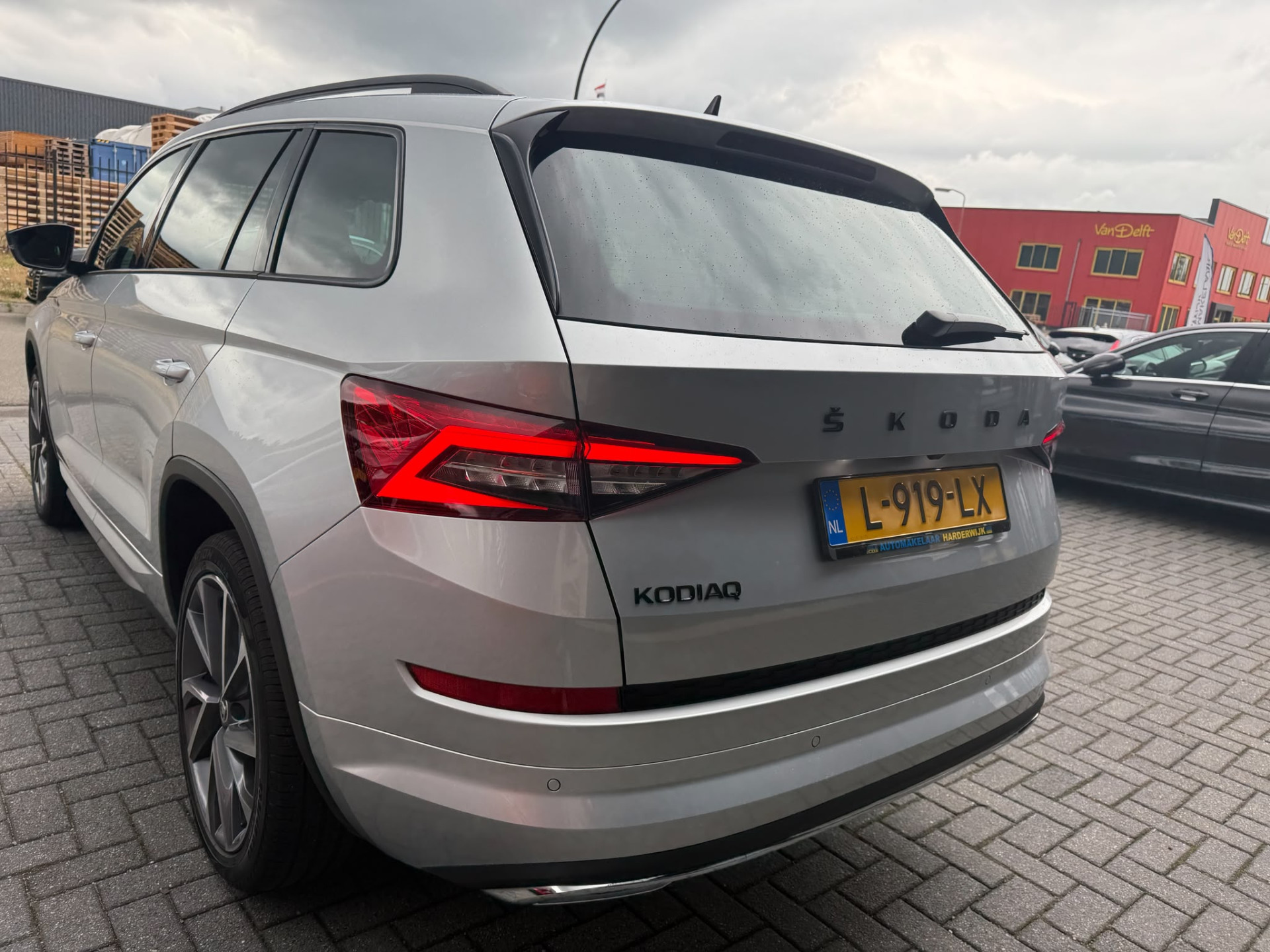 ŠKODA Kodiaq 1.5 TSI Sportline Business | 1E EIGENAAR | 3/6/12 MND GARANTIE | AUTOMAAT | PANO | LED | DAB | MEMORY | CARPLAY | DIGITAAL COCKPIT | TREKHAAK |