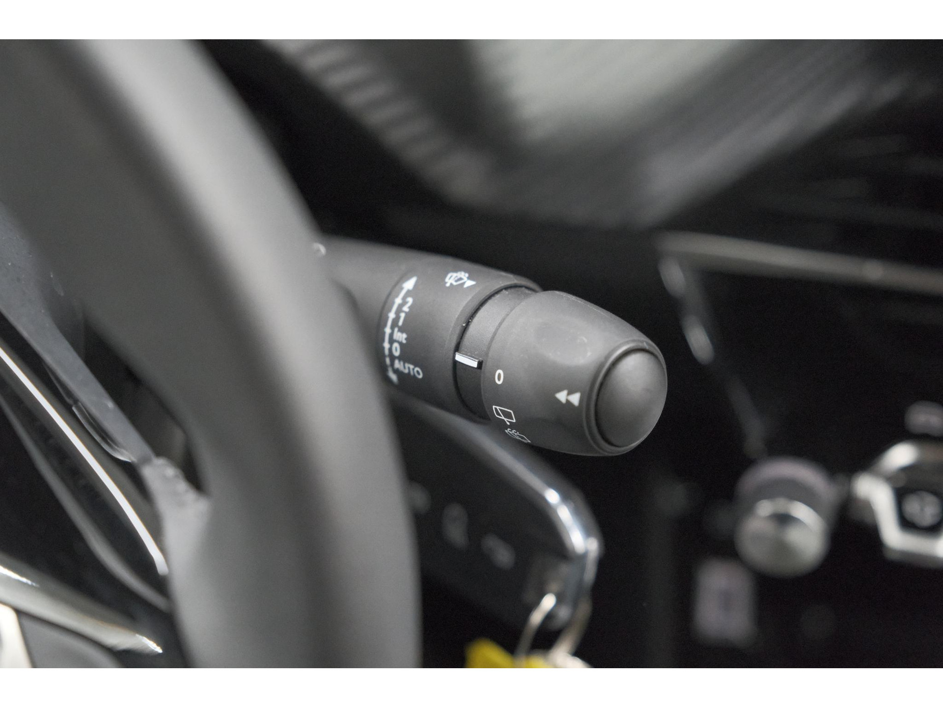 Peugeot 2008 Hybrid 136 e-DCS6 Allure | 360 Camera | Adaptieve Cruise Control | Dodehoekdetectie | Navigatie