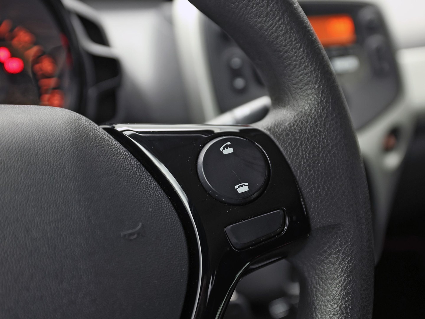 Peugeot 108 1.0 e-VTi Sport (AIRCO, BLUETOOTH, SPORTSTOELEN, ELEK RAMEN, MULTIFUNCTIONEEL STUURWIEL, NIEUWSTAAT)