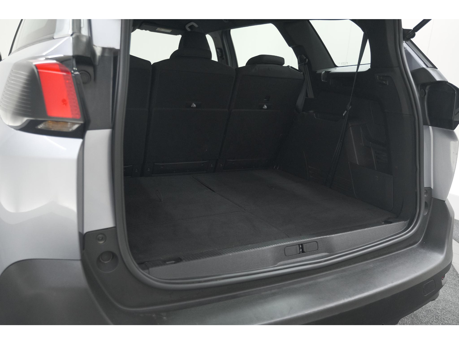 Peugeot 5008 PureTech 130 EAT8 Active Pack | 7 Zitplaatsen | Camera | Apple Carplay | Parkeersensoren
