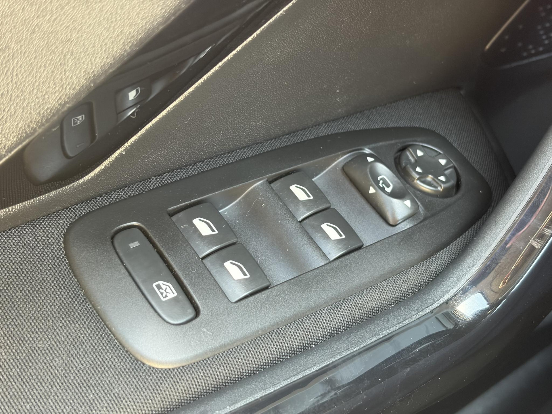 Peugeot 208 1.2 PureTech Allure 1e Eigenaar,D-riem vv in 2023,Afn.Trekhaak,Dealer Onderhouden,Carplay,Navi,Clima,Cruise,Lm velgen,110pk,N.A.P,Pdc,Apk tot 07-2027