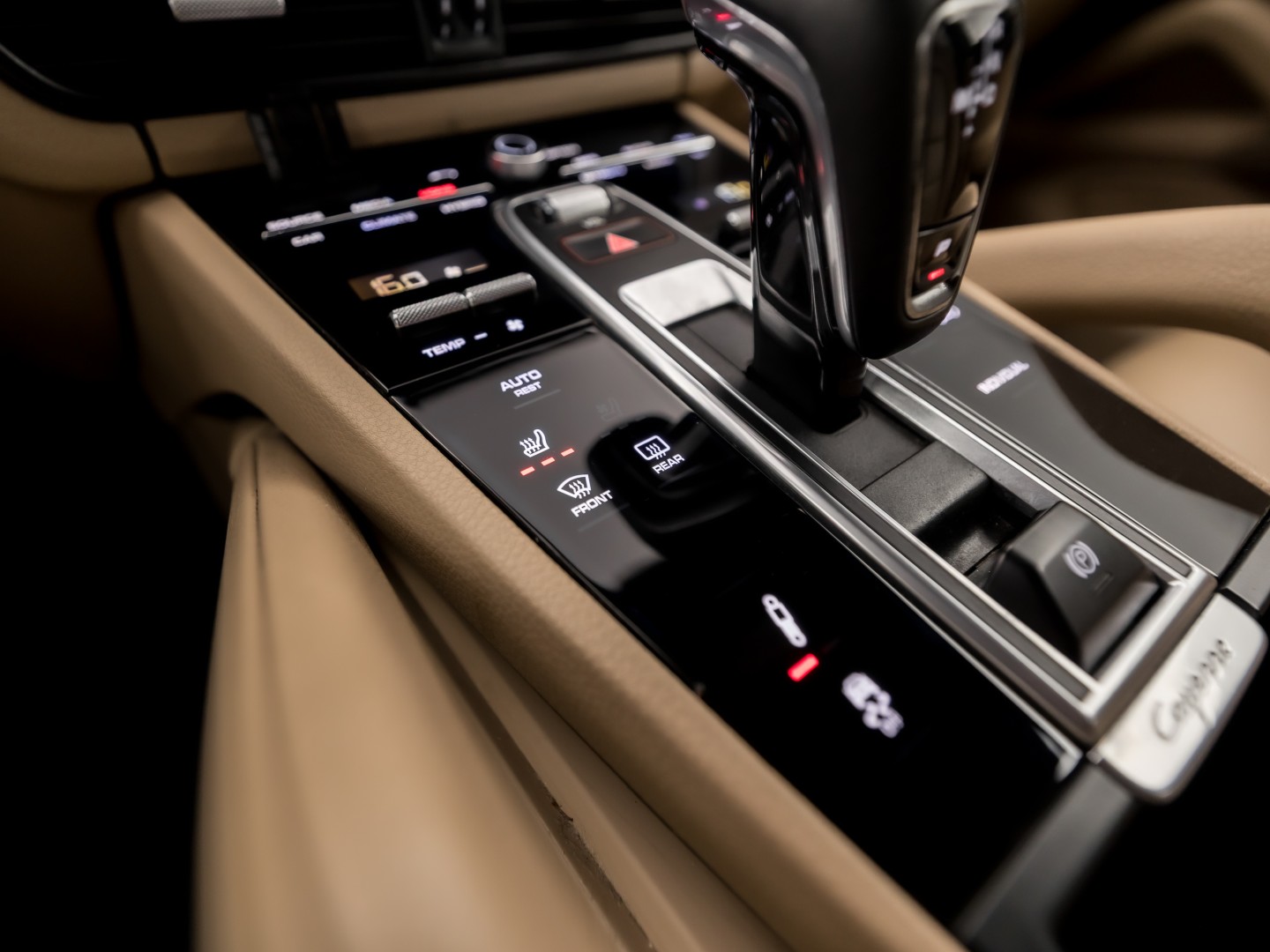 Porsche Cayenne 3.0 E-Hybrid Sport 463Pk (SPORTCHRONO PAKKET, LUCHTVERING, SOH 95%, BLACK PACK, APPLE CARPLAY, MEMORY SEATS, STOELVERWARMING, GETINT GLAS, CAMERA, NIEUWSTAAT)