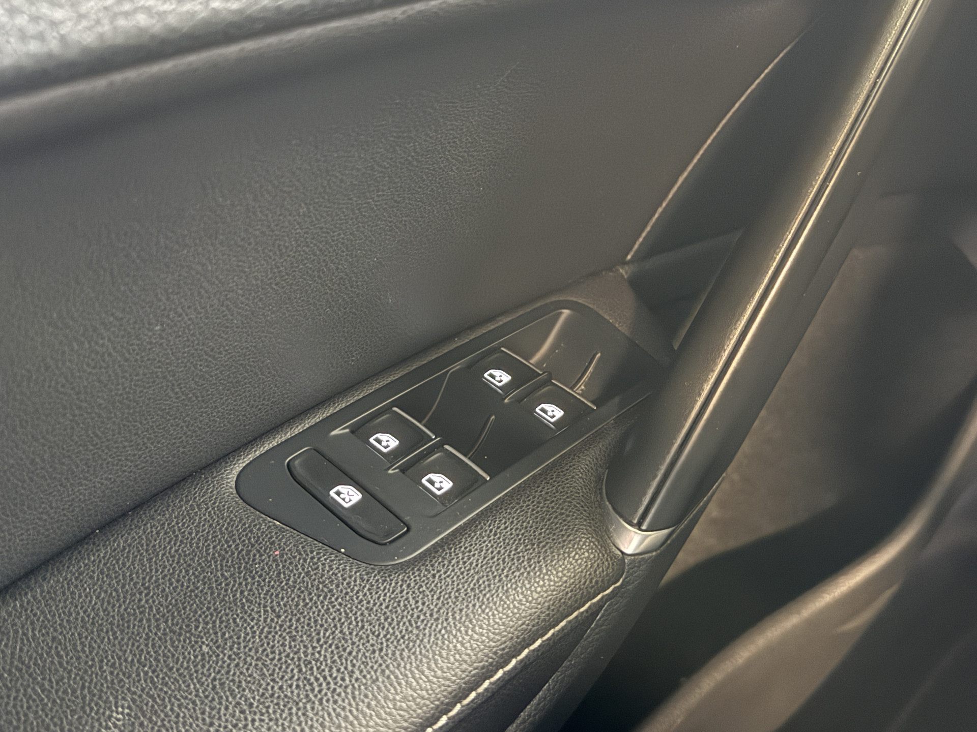 Volkswagen Golf 2.0 TSI R 4Motion | Camera | Panoramadak | 300PK | Stoelverwarming | Leder