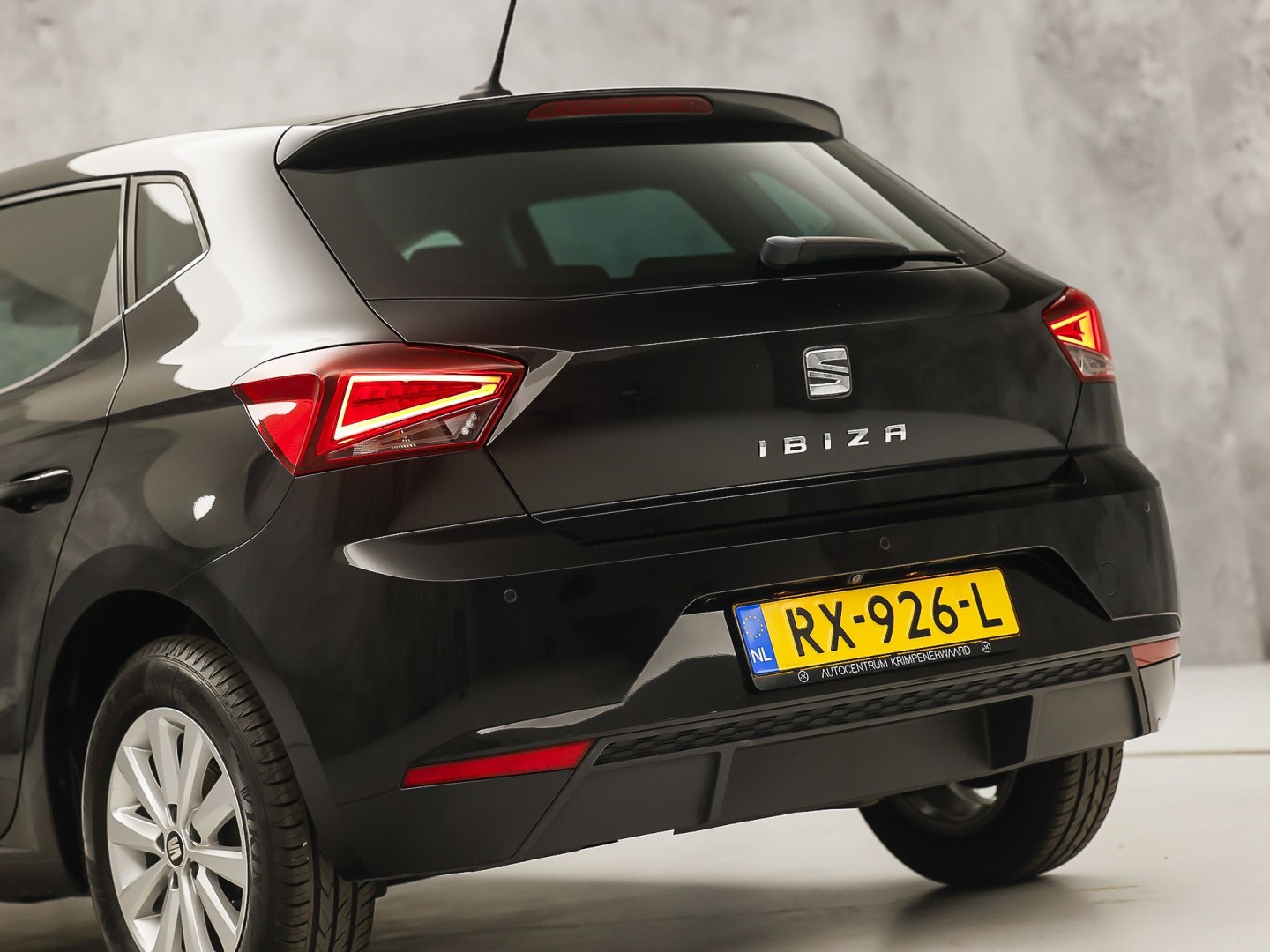 SEAT Ibiza 1.0 TSI Sport (GROOT NAVI, APPLE CARPLAY, GETINT GLAS, CAMERA, CRUISE, LM VELGEN, NIEUWE APK, NIEUWSTAAT)