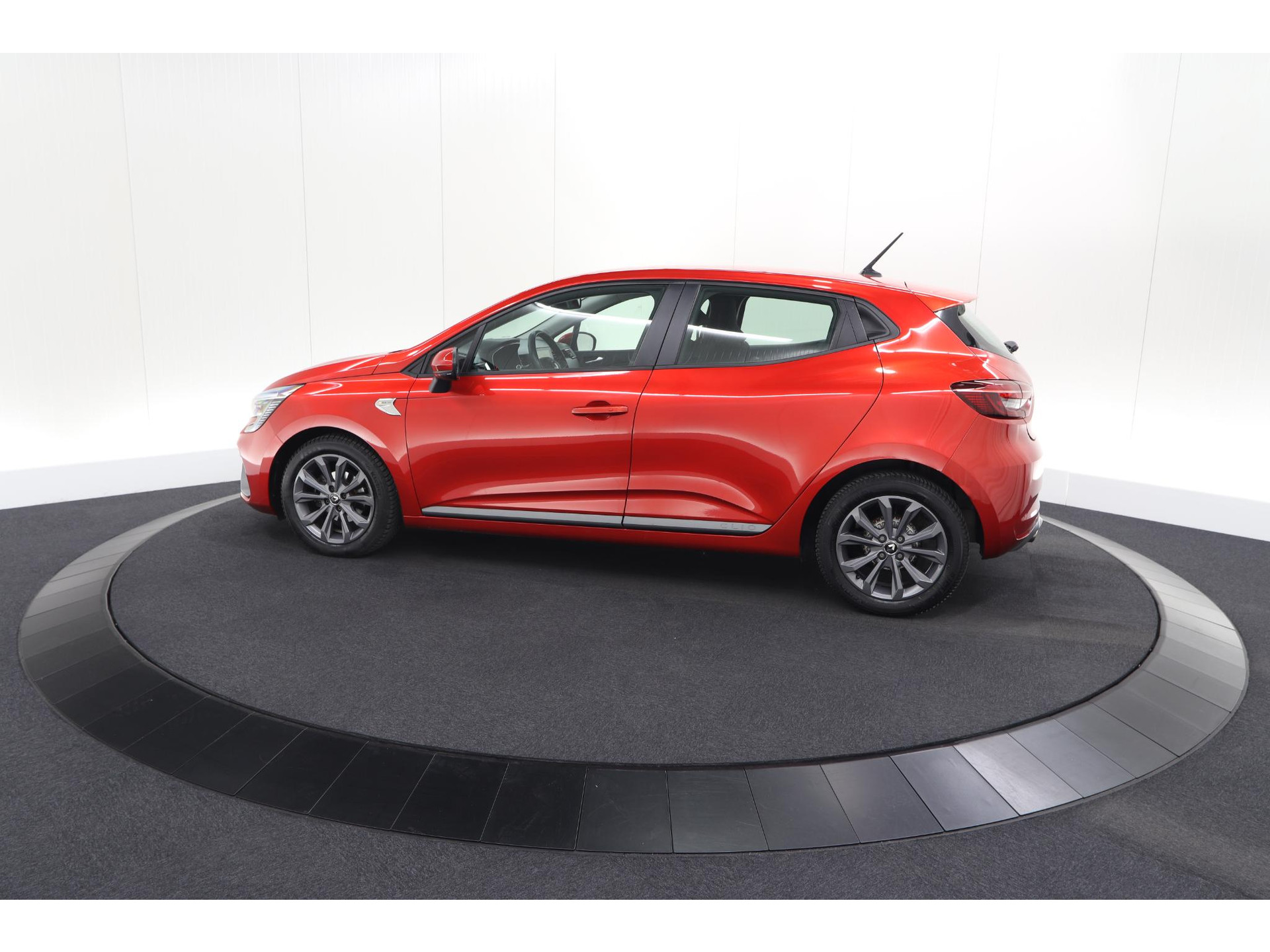 Renault Clio TCe 100 Zen | R.S. Line Pack | Allseason Banden | Apple Carplay | Parkeersensoren