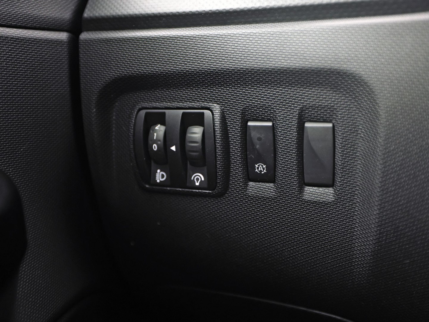 Renault Captur 0.9 TCe Dynamique Black Pack Automaat (NAP, NAVIGATIE, CLIMATE, GETINT GLAS, CAMERA, SPORTSTOELEN, CRUISE, ELEK PAKKET, NIEUWSTAAT)