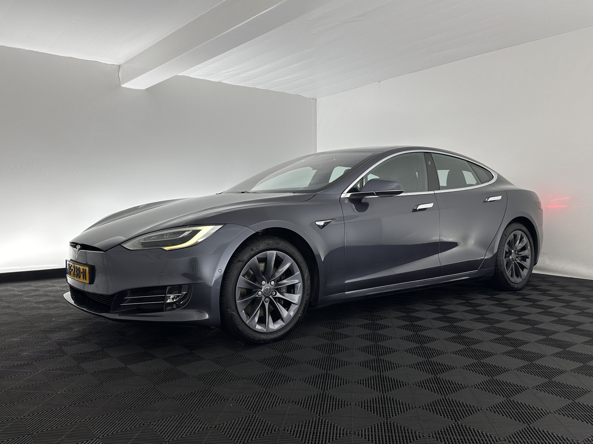 Tesla Model S 75D Base [ 3-Fase-17kW ] {SOH-85%} (INCL-BTW) Aut. *PANO-WINDOW | LEATHER | CCS-FASTLOADER | FULL-LED | NAVI-FULLMAP | KEYLESS | MEMORY-PACK | HEATED-COMFORTSEATS | DIGI-COCKPIT | CARBON-INLAY | AUTO-PILOT |  19"ALU*