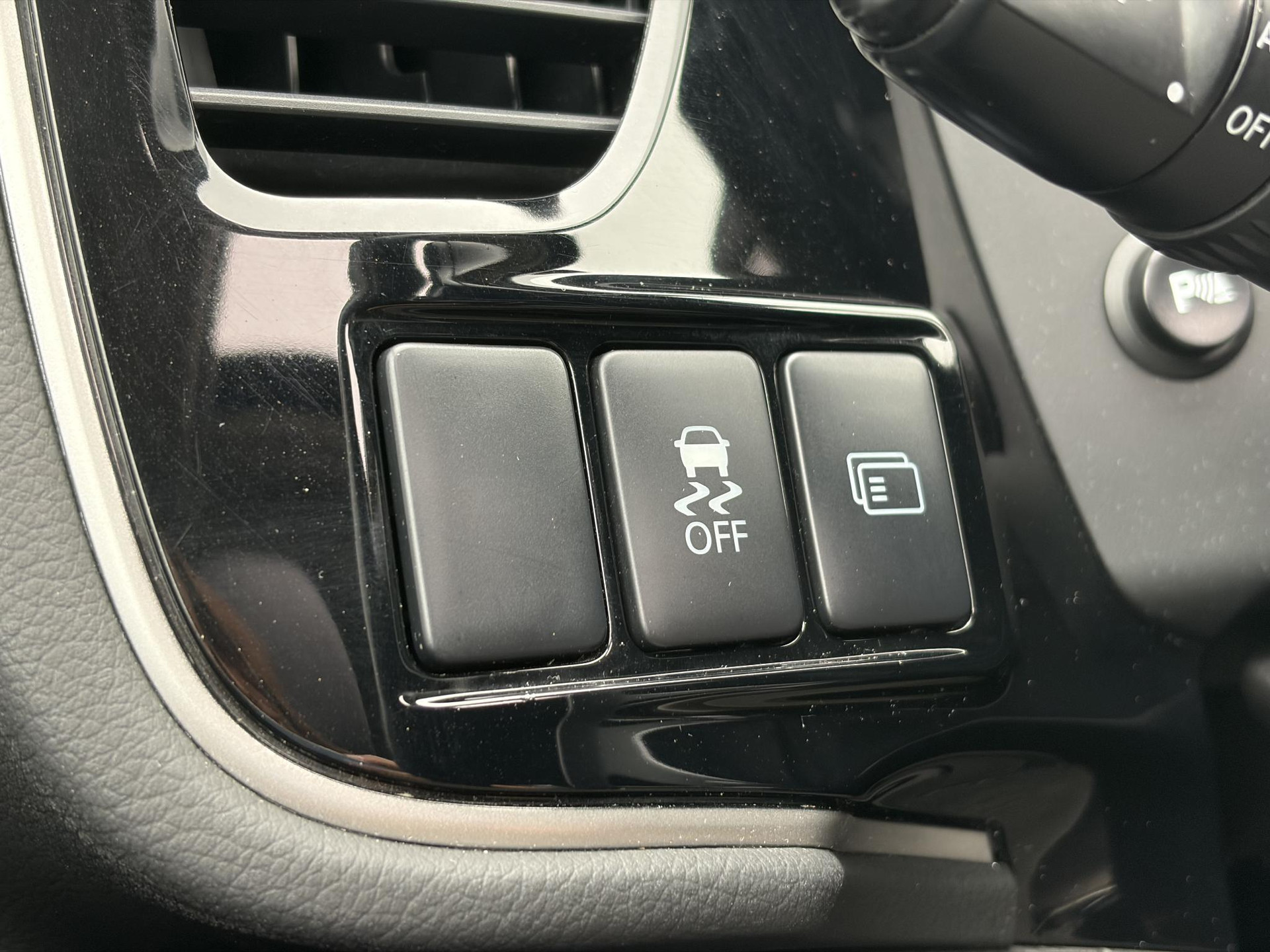 Mitsubishi Outlander 2.0 PHEV Executive Edition Trekhaak,Schuifdak,Leder,Stoelverw-Koeling,Camera,Navi,Keyless,Clima,Cruise,Lm velgen,Pdc,V+A,Rijstrooksensor,Extra velgen,N.A.P,Nieuwe Apk bij Aflevering