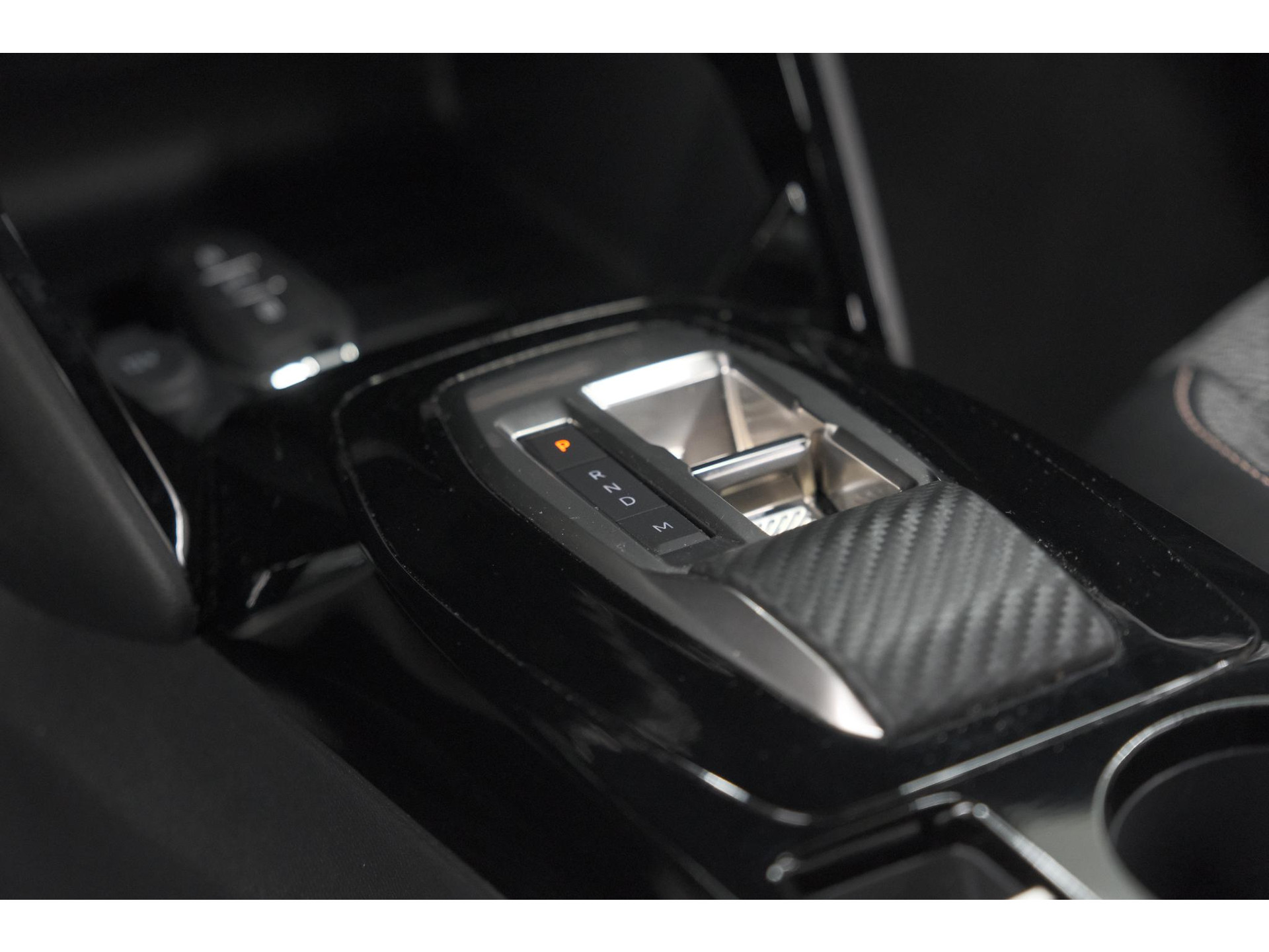 Peugeot 2008 1.2 Hybrid 145 Allure | 360 Camera | Adaptieve Cruise Control | Dodehoekdetectie