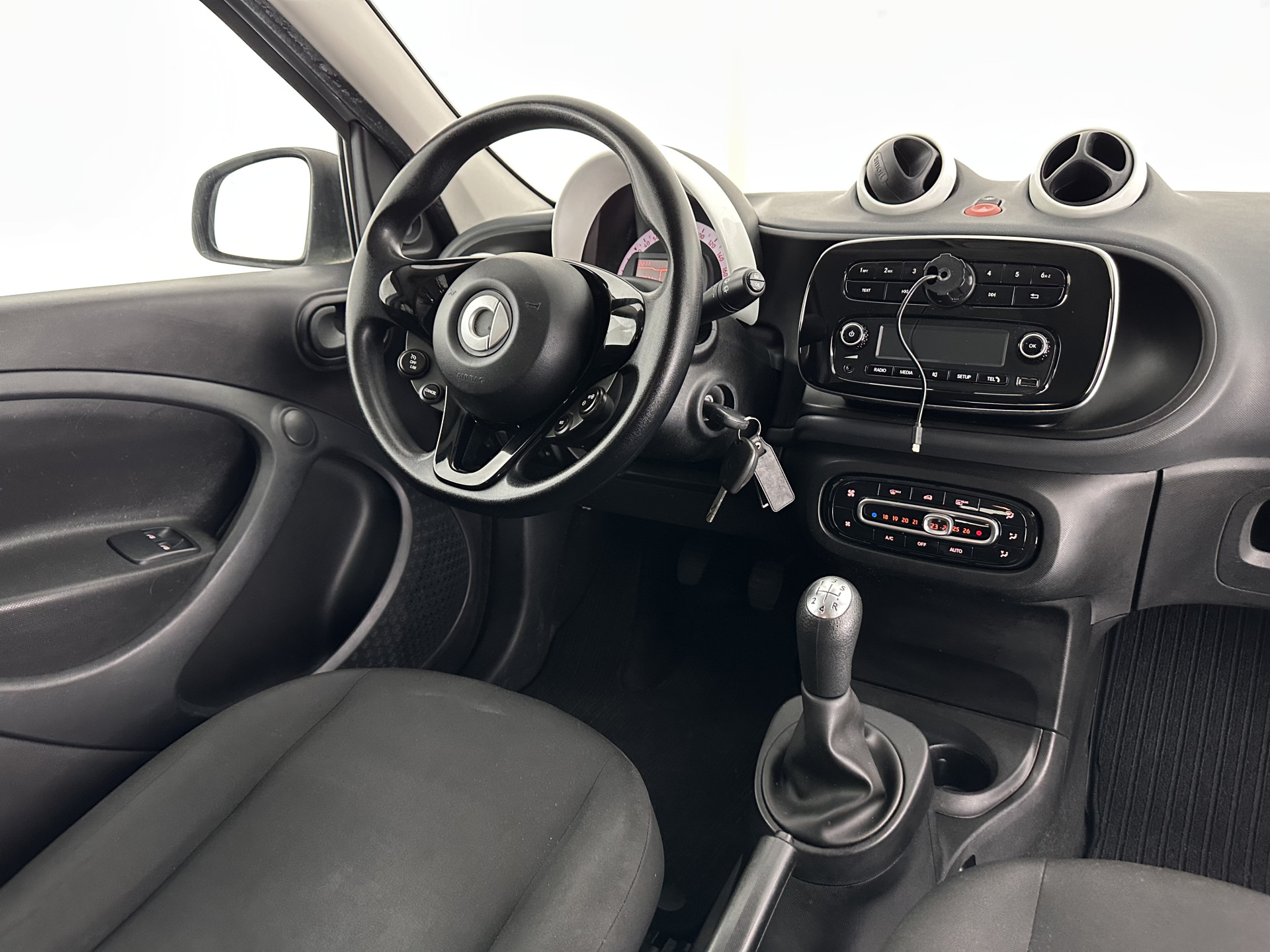 Smart forfour 1.0 Essential Edition *AIRCO | CRUISE | COMFORTSEATS | RADIO-MP3*