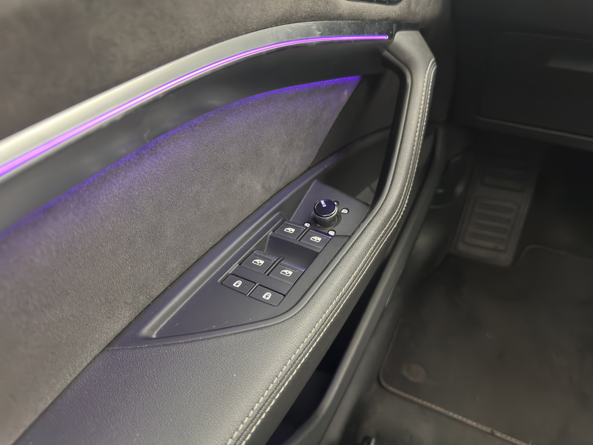 Audi e-tron 55 quattro advanced 95 kWh [ 3-Fase ] (INCL-BTW) *PANO | LUXURY-LEATHER | ADAPTIVE-CRUISE | FULL-LED | DIGI-COCKPIT | KEYLESS | MEMORY-PACK | AIR-SUSPENSION | CAMERA | AMBIENT-LIGHT |  NAVI-FULLMAP | SHIFT-PADDLES | DAB+ | COMFOR