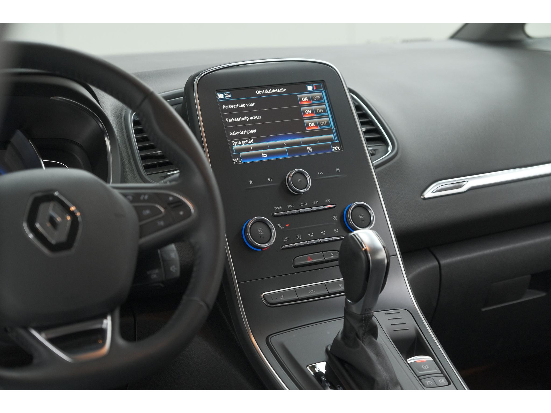 Renault Scénic TCe 140 EDC Limited | Camera | Stoelverwarming | Navigatie | Apple Carplay