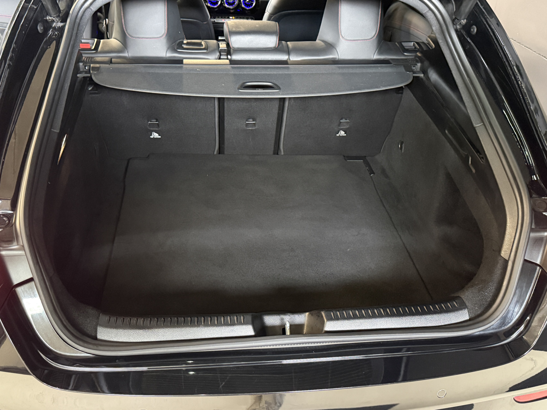 Mercedes-Benz CLA-klasse Shooting Brake 200 Business Solution AMG | Pano | Sfeerverl. | Burmester | Keyless