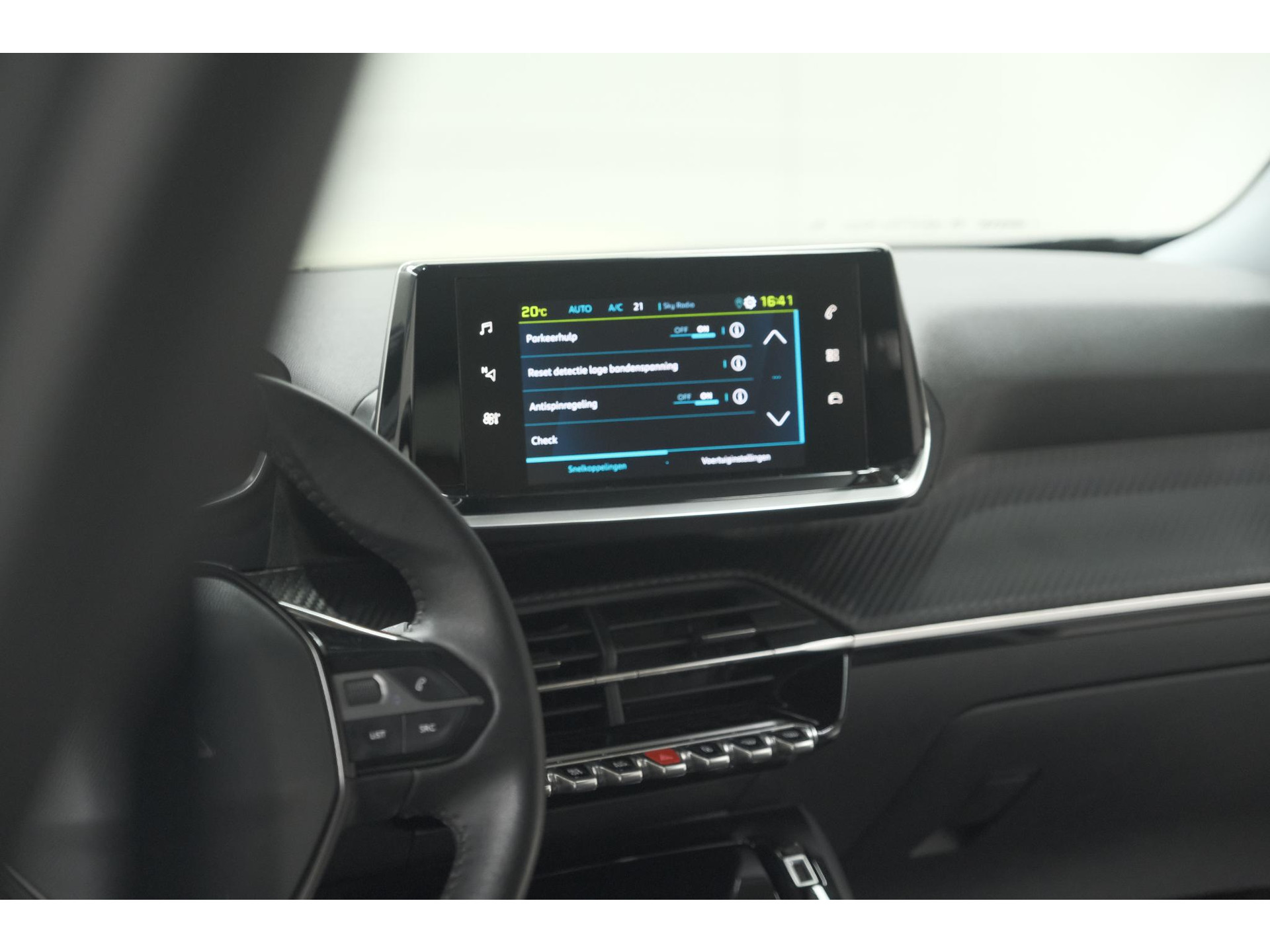 Peugeot e-2008 EV Allure 50 kWh | SOH=96.7 % | 3 Fase Laadfunctie | Camera | Navigatie | Parkeersensoren | Apple Carplay