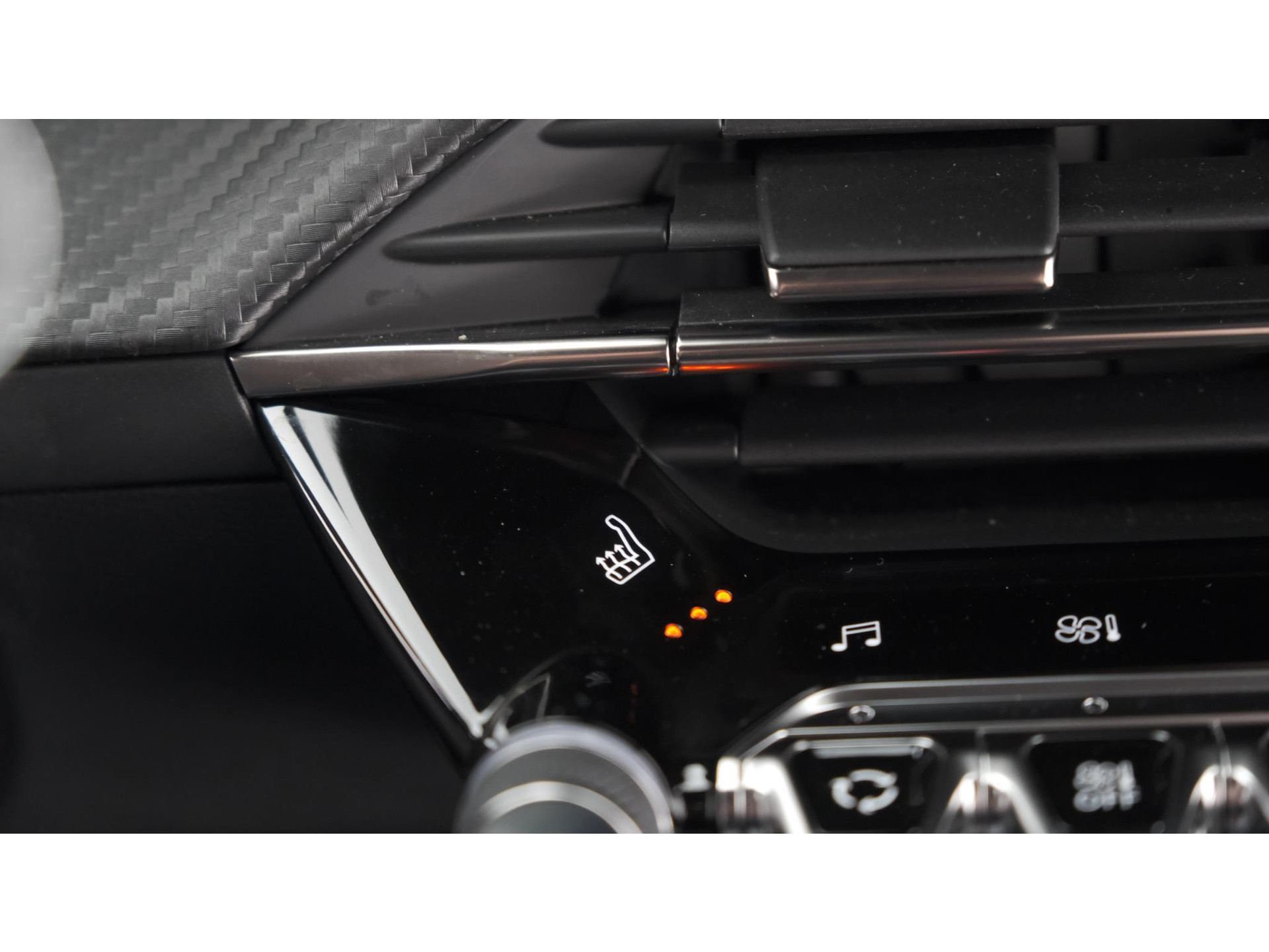 Peugeot 2008 PureTech 130 GT | Camera | Dodehoekdetectie | Navigatie | Parkeersensoren | Stoelverwarming