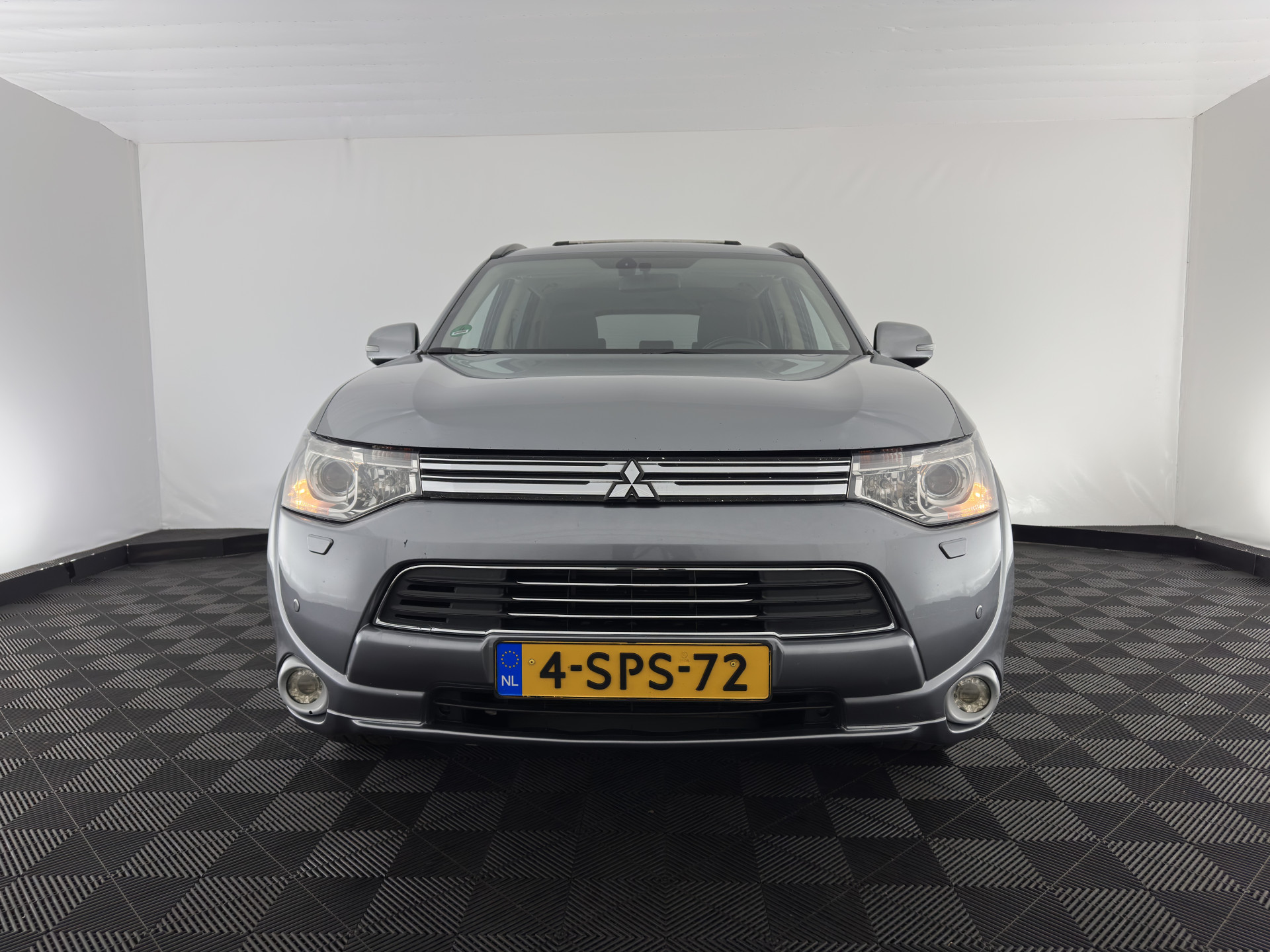 Mitsubishi Outlander 2.0 PHEV Instyle AWD  (Plug-In) (INCL-BTW) Aut *PANO | LEATHER | XENON | NAVI-FULLMAP | KEYLESS | CAMERA | HEATED-COMFORTSEATS | ECC | SHIFT-PADDLES | PDC | CRUISE | PRIVACY-GLASS | DAB | TOWBAR | ROCKFORD-AUDIO |  18"ALU*