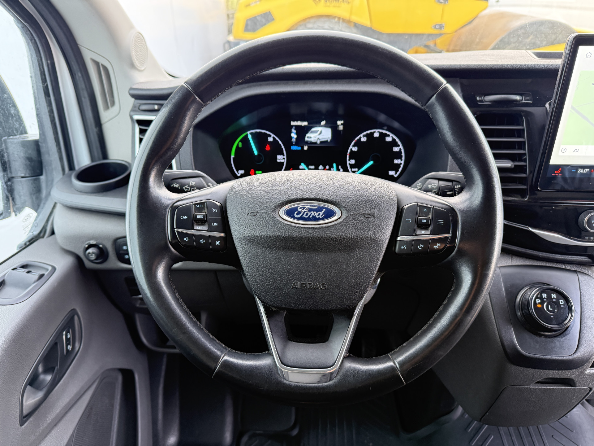 Ford e-Transit 68kWh 184PK L2H2 317km WLTP 95,6% (SOH) BEV Snelladen 360° Camera Cruise control Climate control Carplay Navigatie Parkeersensoren
