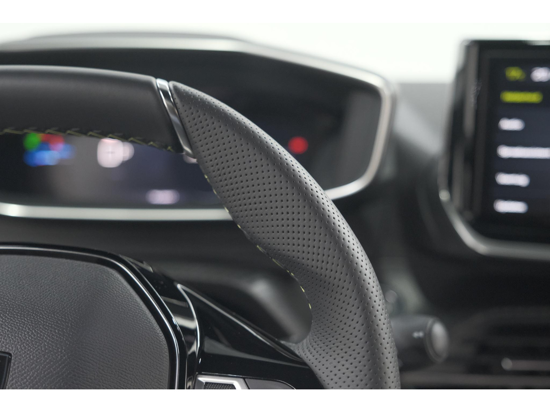 Peugeot e-2008 EV GT Avantage 54 kWh | 360 Camera | Massage Functie | Dodehoekdetectie | Stoelverwarming