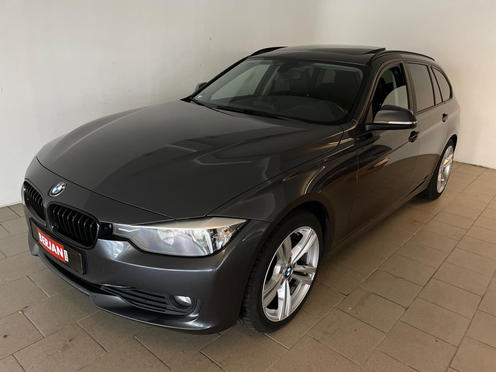 BMW 3-serie Touring 318d xDrive Executive PANORAMADAK AIRCO NAVI CRUISE BLUEOOTH ELEK RAMEN CENT VERG KEURIGE AUTO