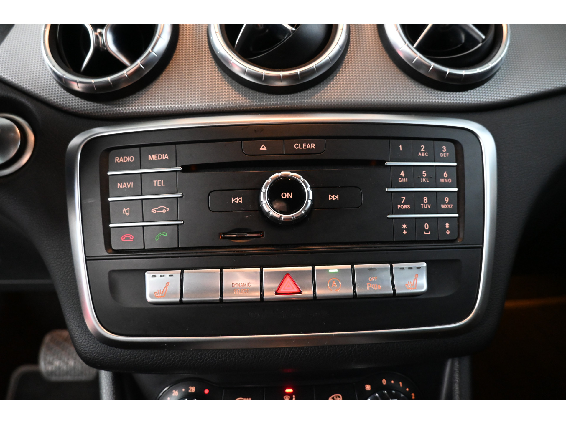 Mercedes-Benz CLA-klasse 200 Prestige AMG Automaat Clima Navigatie LED Rijklaarprijs Inruil Mogelijk!