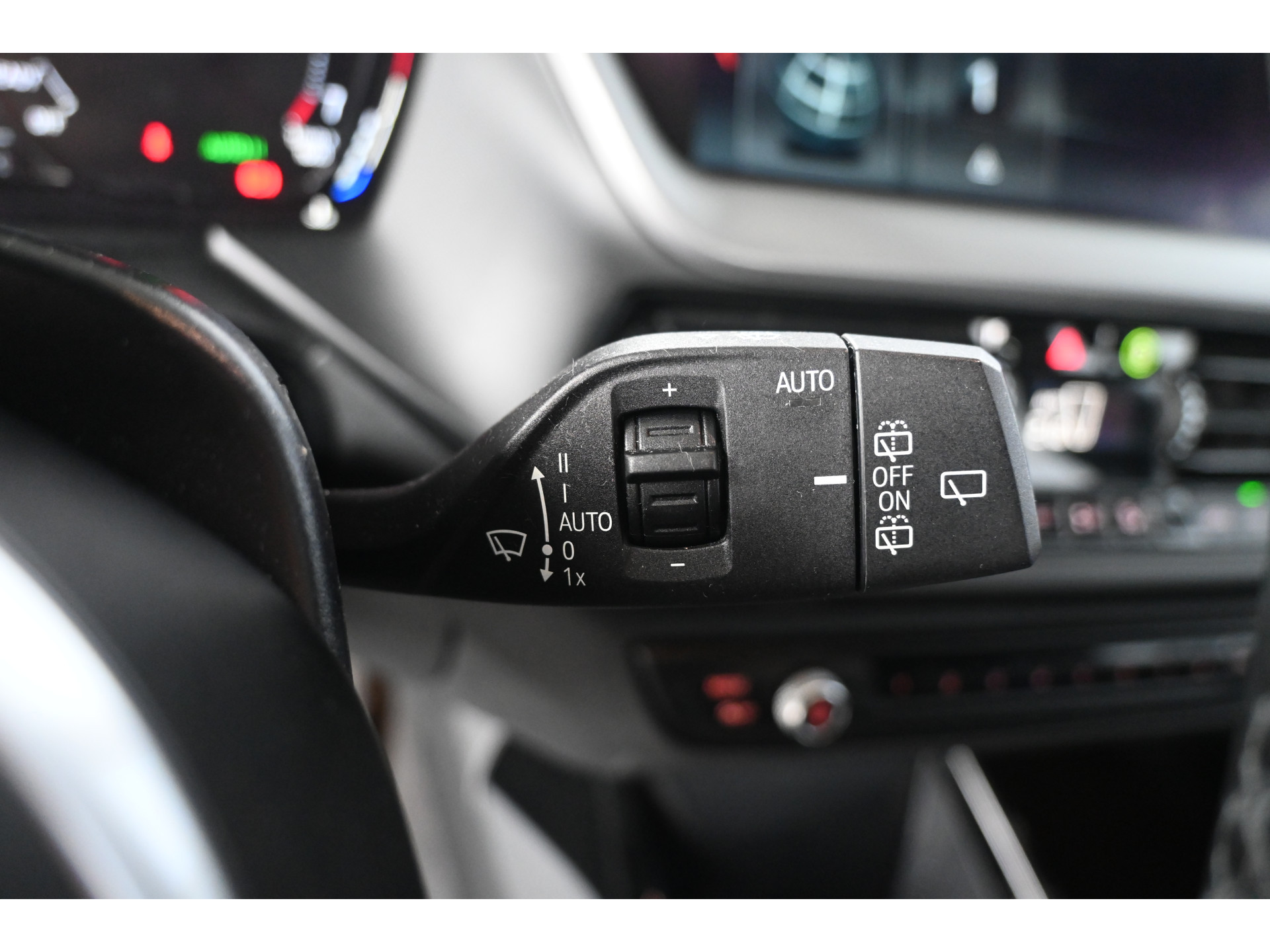 BMW 1-serie 118i High Executive Aut M Sport Navigatie Carplay Dealer Onderhouden! Inruil Mogelijk!
