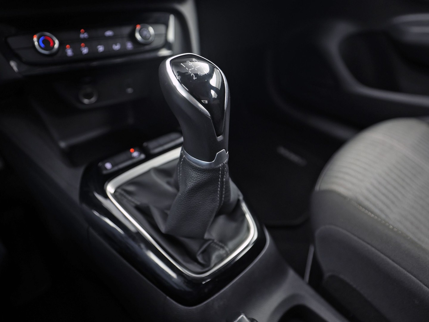 Opel Corsa 1.2 Sport (APPLE CARPLAY, GROOT NAVI, LANE ASSIST, SPORTSTOELEN, CRUISE, NIEUWSTAAT)