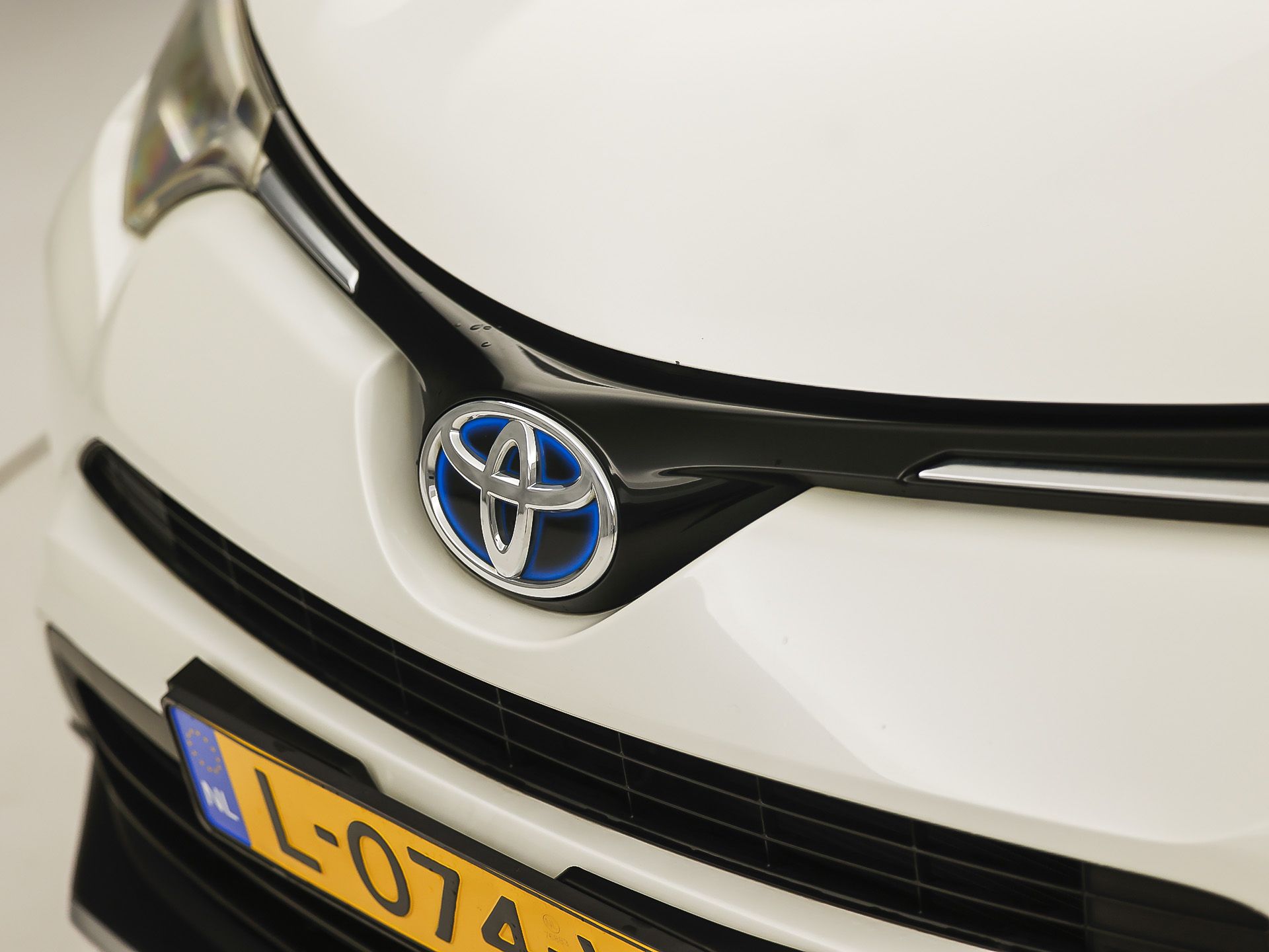 Toyota RAV4 2.5 Hybrid Executive Sport 197Pk Automaat (CAMERA, KEYLESS, GETINT GLAS, SPORTSTOELEN, ELEK PAKKET, NIEUWE APK, NIEUWSTAAT)